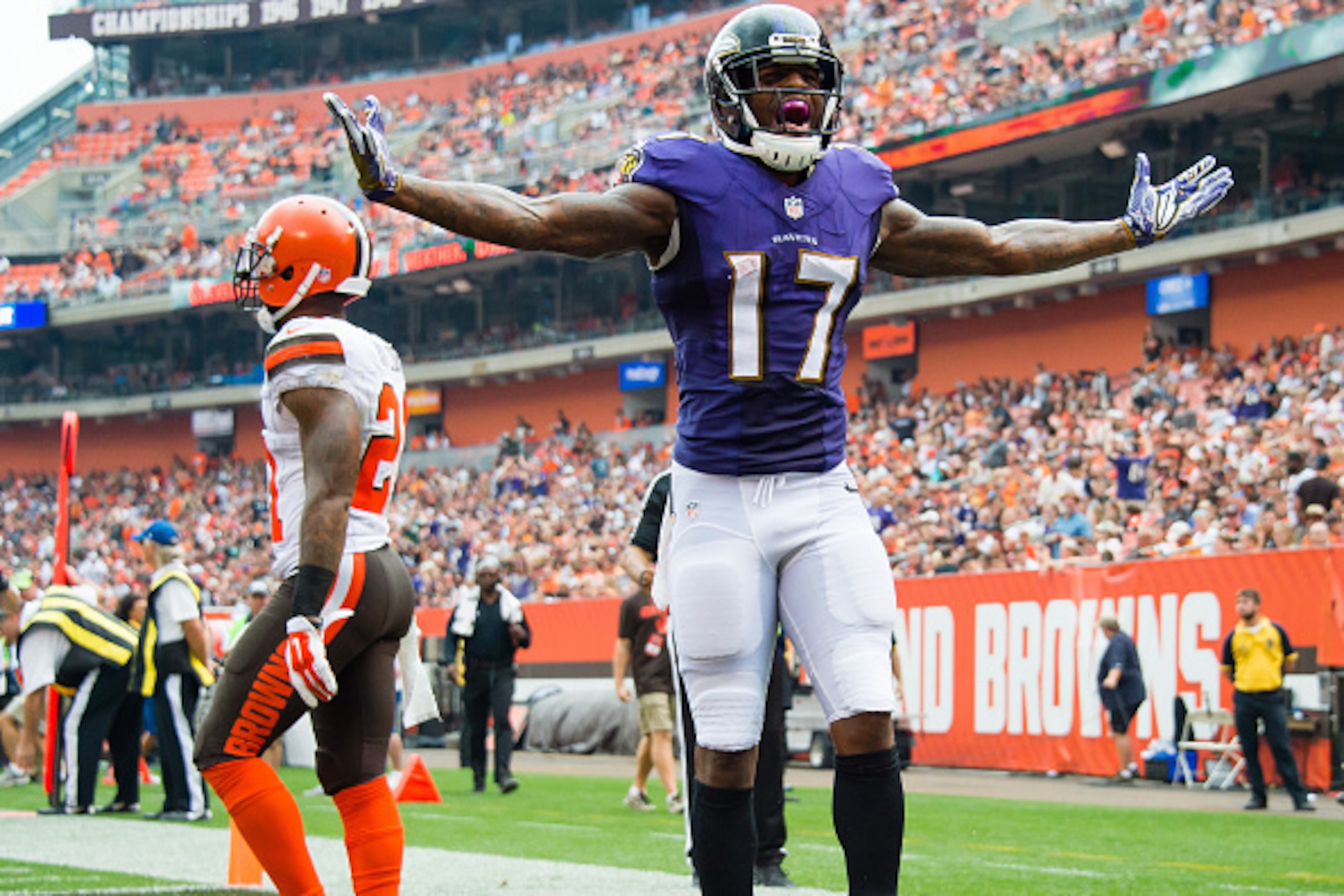 CLEVELAND, OH - SEPTEMBER 18: Wide receiver Mike Wallace #17 of the Baltimore Ravens celebrates after catching a 17 yard touchdown pass from quarterback Joe Flacco #5 during the third quarter against the Cleveland Browns at FirstEnergy Stadium on Septembe