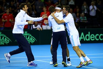 GLASGOW, SCOTLAND - SEPTEMBER 18:  Leonardo Mayer of Argentina celebrates with his team-mates, Juan Martin del Potro, Guido Pella and Federico Delbonis, after winning his singles match against Dan Evans of Great Britain during day three of the Davis Cup s