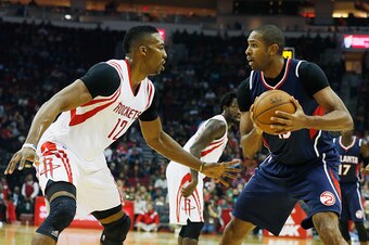 HOUSTON, TX - DECEMBER 20:  Dwight Howard #12 of the Houston Rockets defends against Al Horford #15 of the Atlanta Hawks during their game at the Toyota Center on December 20, 2014 in Houston, Texas.  (Photo by Scott Halleran/Getty Images)