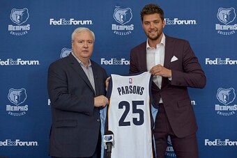 MEMPHIS, TN - JULY 7:  Chandler Parsons #25 of the Memphis Grizzlies is introduced during a press conference by general manager, Chris Wallace on July 7, 2016 at FedExForum in Memphis, Tennessee. NOTE TO USER: User expressly acknowledges and agrees that, 