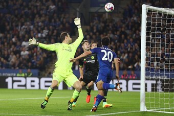 LEICESTER, ENGLAND - SEPTEMBER 20:  Shinji Okazaki of Leicester City scores the opening goal past Asmir Begovic of Chelsea during the EFL Cup Third Round match between Leicester City and Chelsea at The King Power Stadium on September 20, 2016 in Leicester