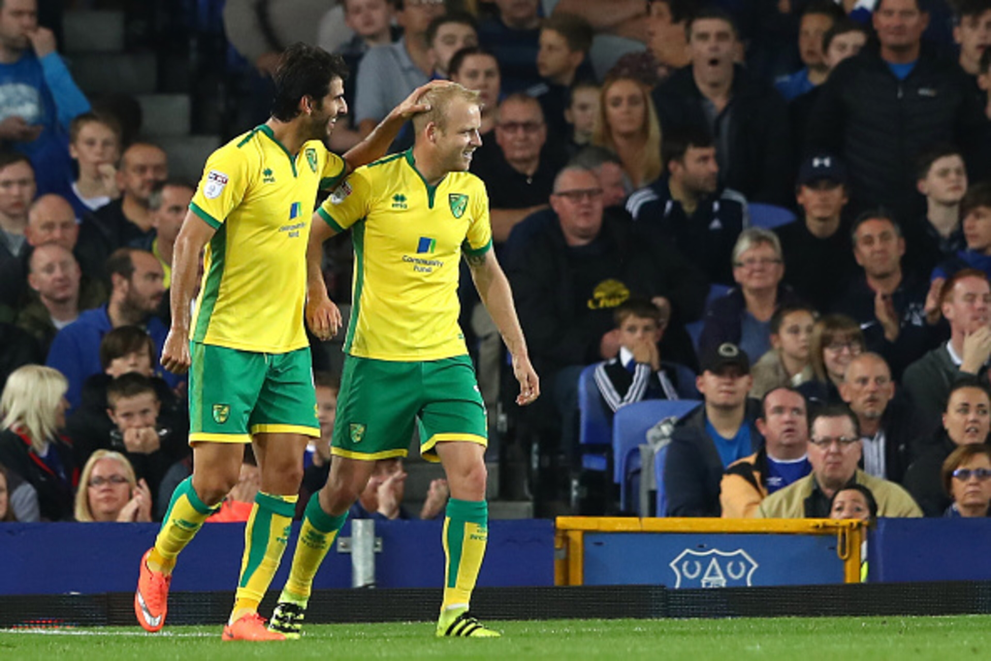LIVERPOOL, ENGLAND - SEPTEMBER 20: Steven Naismith (R) of Norwich City celebrates scoring the opening goal with Nelson Oliveira during the EFL Cup Third Round match between Everton and Norwich City at Goodison Park on September 20, 2016 in Liverpool, Engl