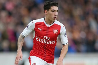 HULL, ENGLAND - SEPTEMBER 17:  Hector Bellerin of Arsenal during the Premier League match between Hull City and Arsenal at KCOM Stadium on September 17, 2016 in Hull, England.  (Photo by Alex Morton/Getty Images)