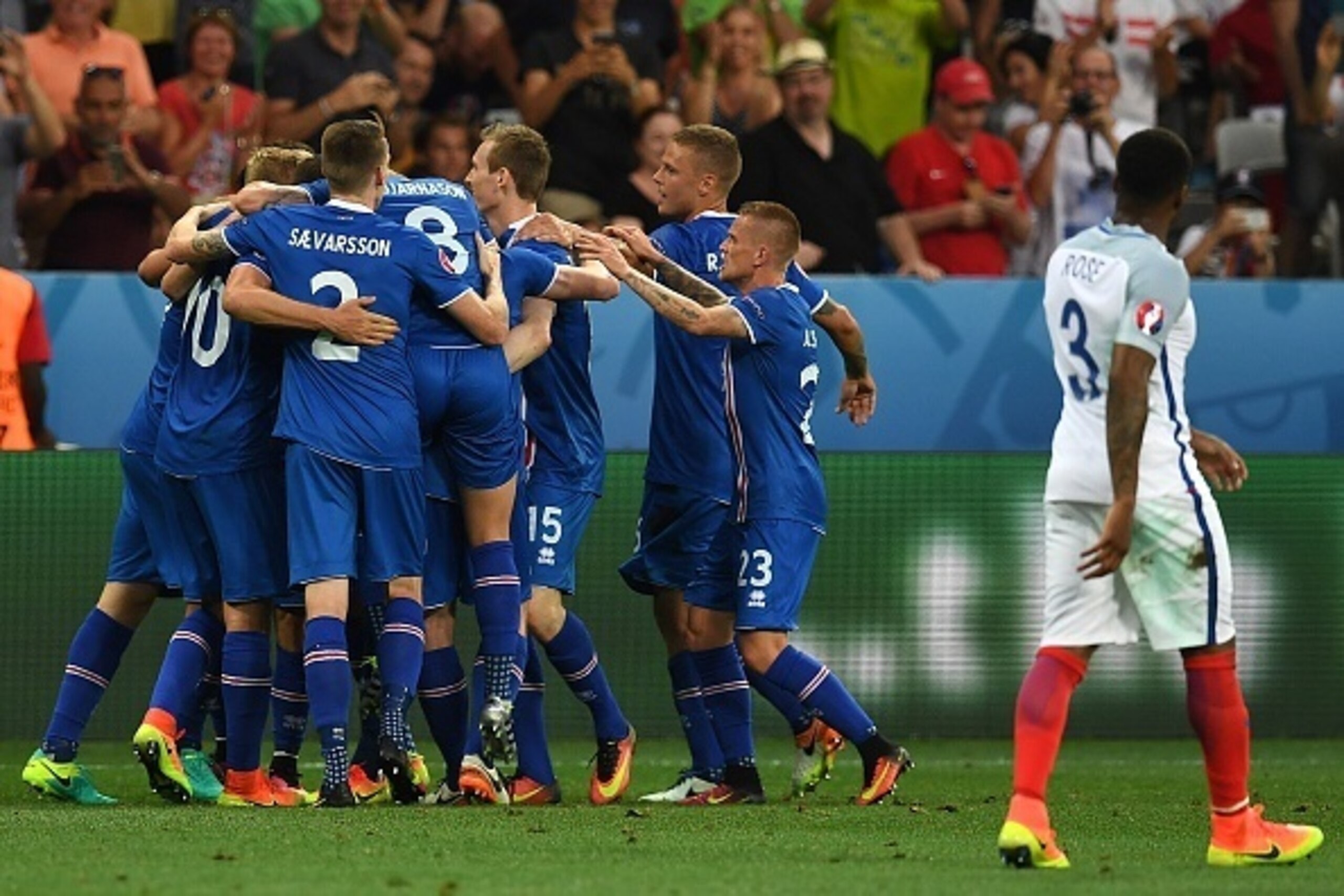 Iceland players celebrate a goal during Euro 2016 round of 16 football match between England and Iceland at the Allianz Riviera stadium in Nice on June 27, 2016.   / AFP / PAUL ELLIS        (Photo credit should read PAUL ELLIS/AFP/Getty Images)