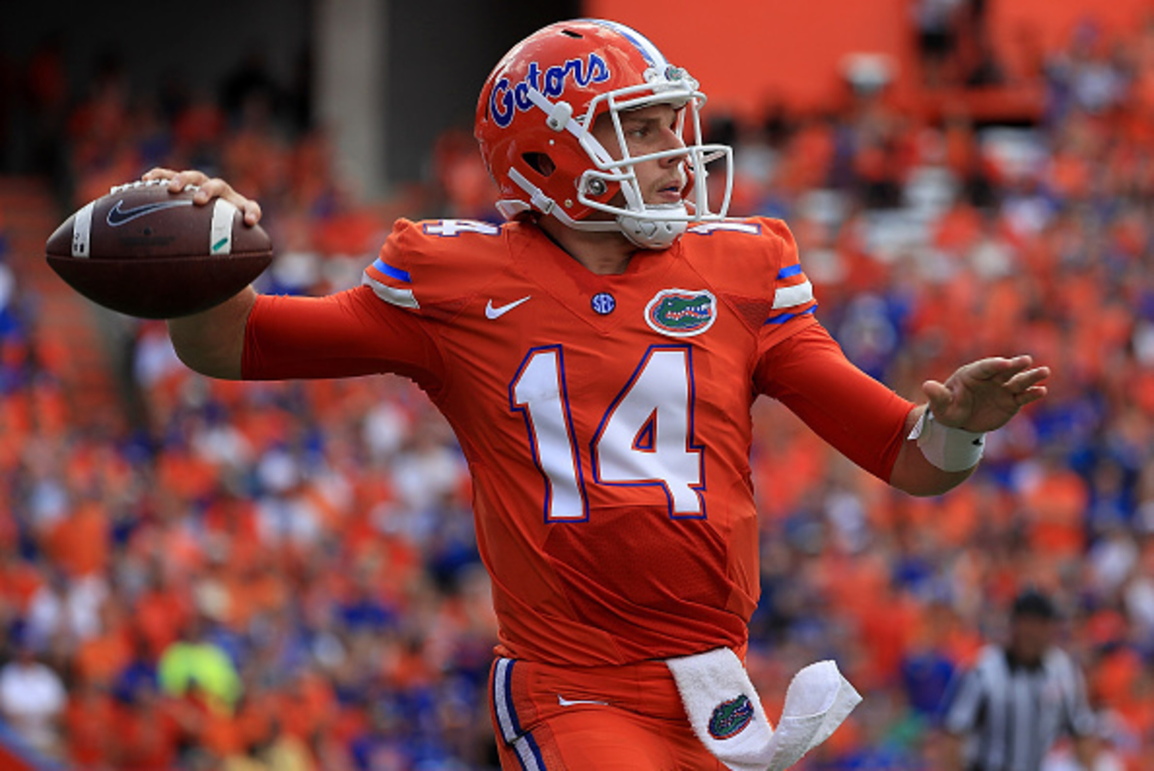 GAINESVILLE, FLORIDA - SEPTEMBER 10:  Luke Del Rio #14 of the Florida Gators passes during a game against the Kentucky Wildcats at Ben Hill Griffin Stadium on September 10, 2016 in Gainesville, Florida.  (Photo by Mike Ehrmann/Getty Images)