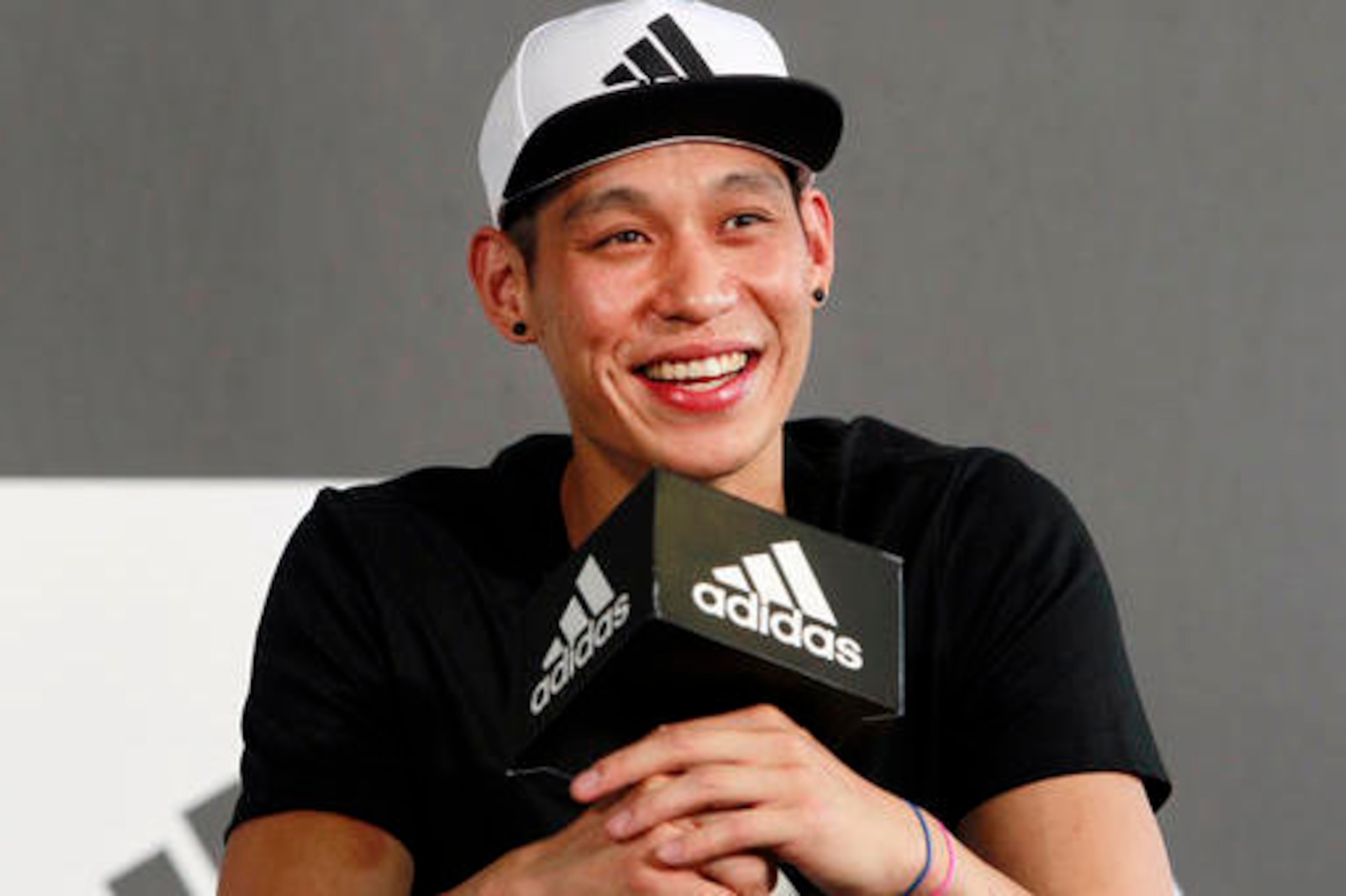 Jeremy Lin is getting in on the Dota 2 business.