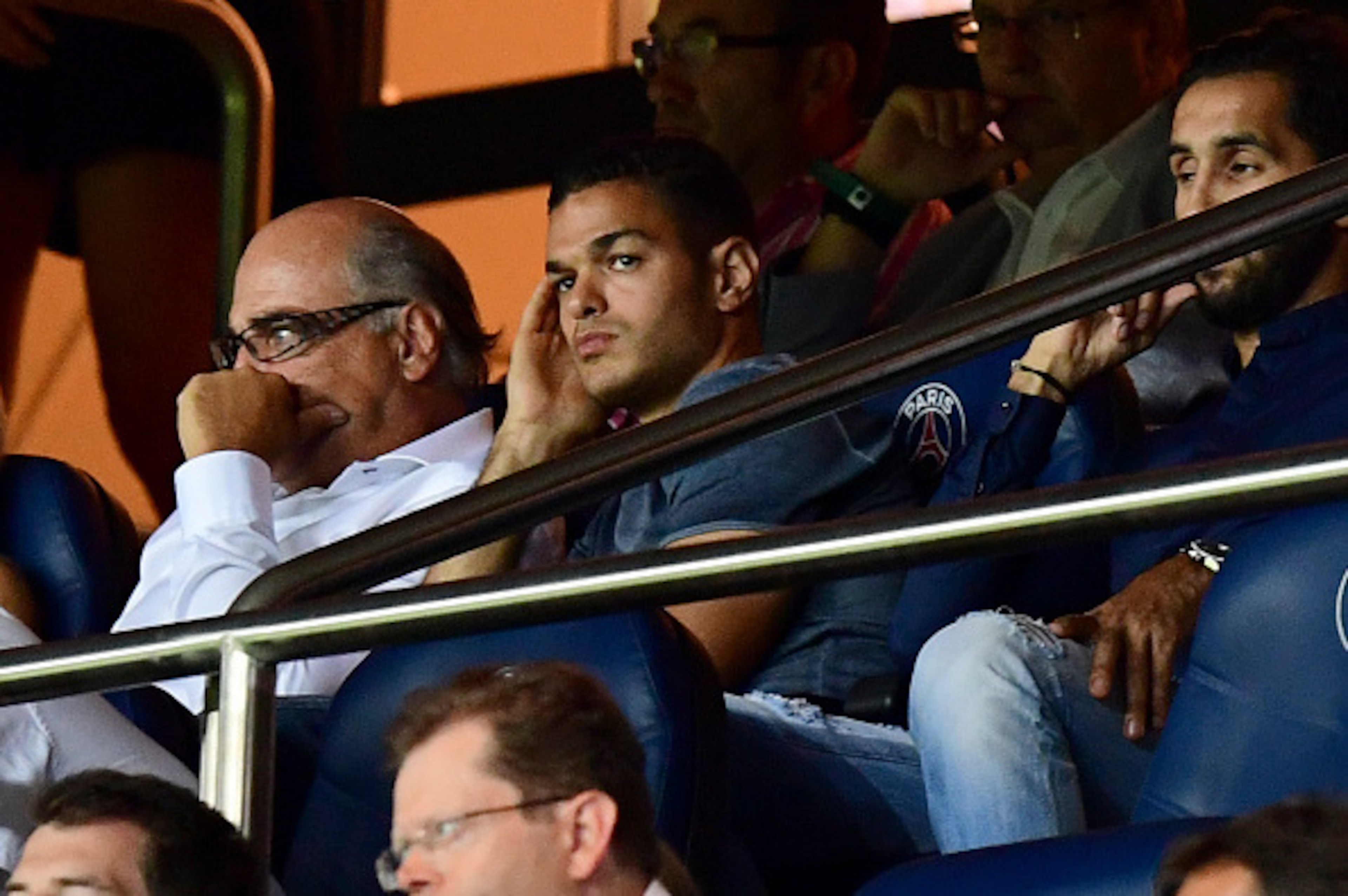 Paris Saint-Germain's French forward Hatem Ben Arfa (C) attends the UEFA Champions League Group A football match between Paris-Saint-Germain vs Arsenal FC, on September 13, 2016 at the Parc des Princes stadium in Paris.  AFP PHOTO / FRANCK FIFE / AFP / FR