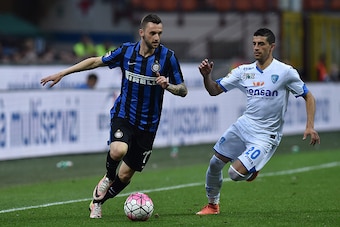 MILAN, ITALY - MAY 07:  Marcelo Brozovic (L) of FC Internazionale Milano is challenged by Manuel Pucciarelli of Empoli FC during the Serie A match between FC Internazionale Milano and Empoli FC  at Stadio Giuseppe Meazza on May 7, 2016 in Milan, Italy.  (