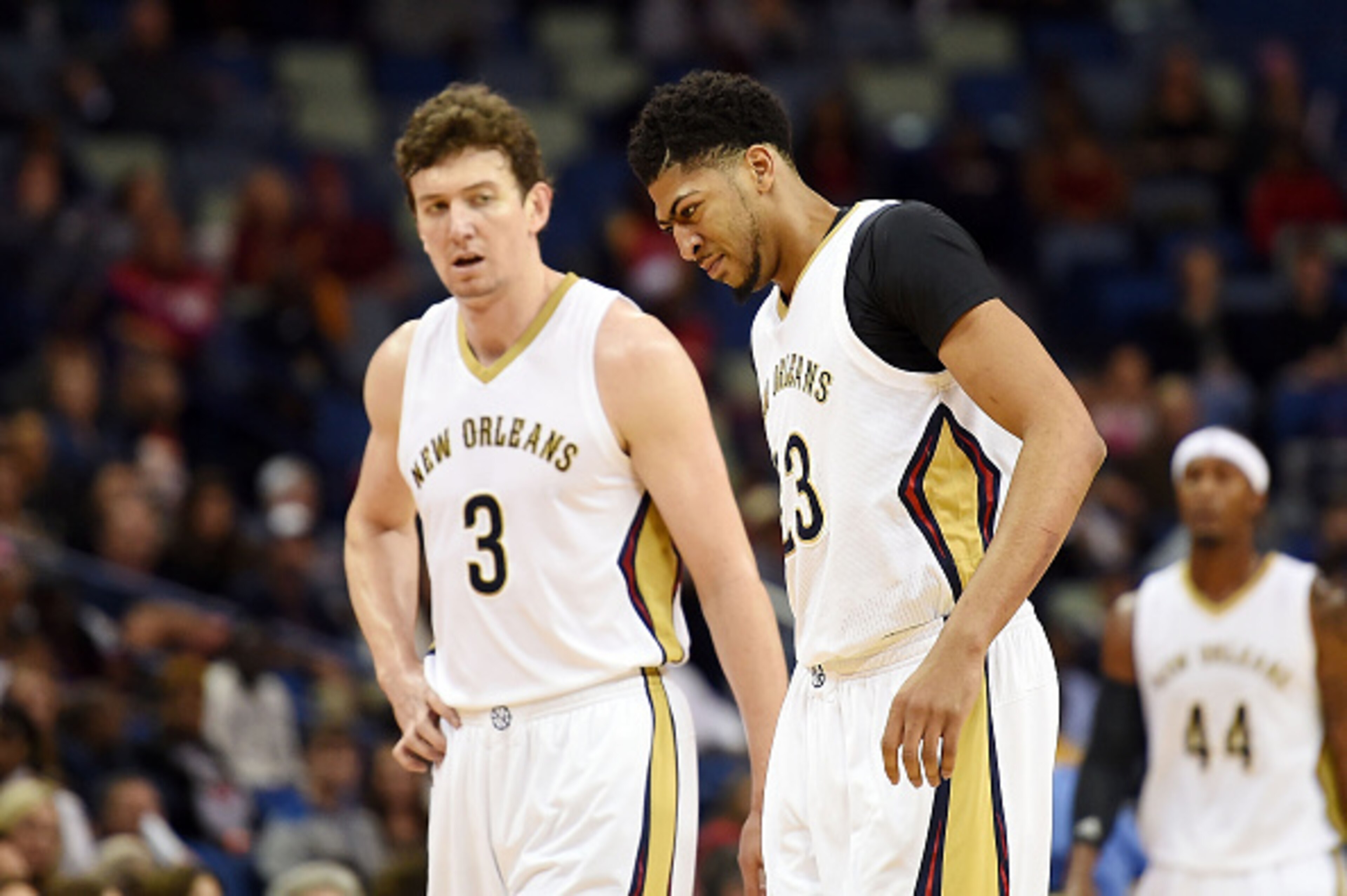 NEW ORLEANS, LA - JANUARY 08:  Omer Asik #3 watches as Anthony Davis #23 of the New Orleans Pelicans leaves the court with a back injury during the first half of a game against the Indiana Pacers at the Smoothie King Center on January 8, 2016 in New Orlea