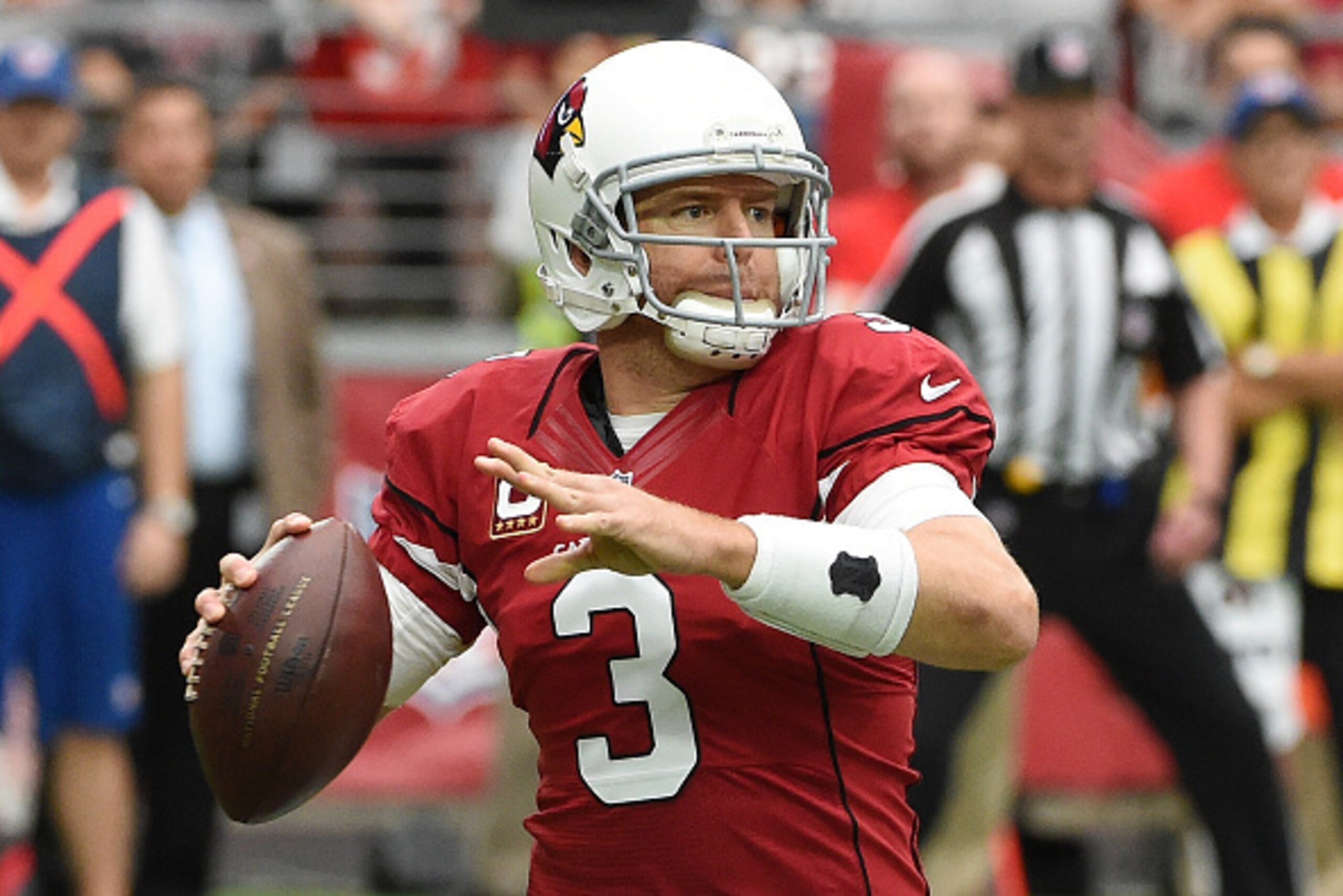 GLENDALE, AZ - SEPTEMBER 18:  Quarterback Carson Palmer #3 of the Arizona Cardinals throws a pass during the first half of the NFL game against the Tampa Bay Buccaneers at University of Phoenix Stadium on September 18, 2016 in Glendale, Arizona. The Arizo
