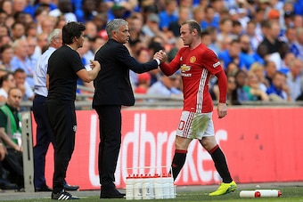 LONDON, ENGLAND - AUGUST 07:  Wayne Rooney of Manchester United shakes the hand of Manchester United manager Jose Mourinho during The FA Community Shield between Leicester City and Manchester United at Wembley Stadium on August 7, 2016 in London, England.