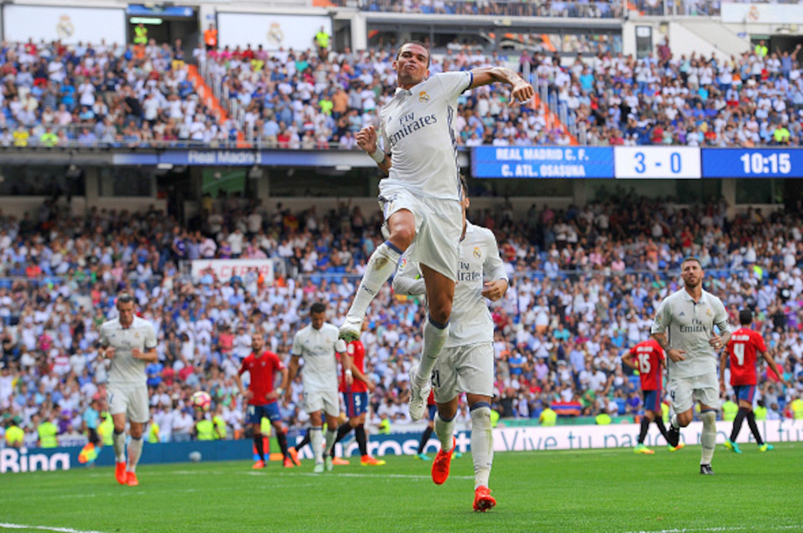 MADRID, SPAIN - SEPTEMBER 10:  Pepe of Real Madrid celebrates after scoring Real's 4th goal during the La Liga match between Real Madrid CF and CA Osasuna at Estadio Santiago Bernabeu on September 10, 2016 in Madrid, Spain.  (Photo by Denis Doyle/Getty Im