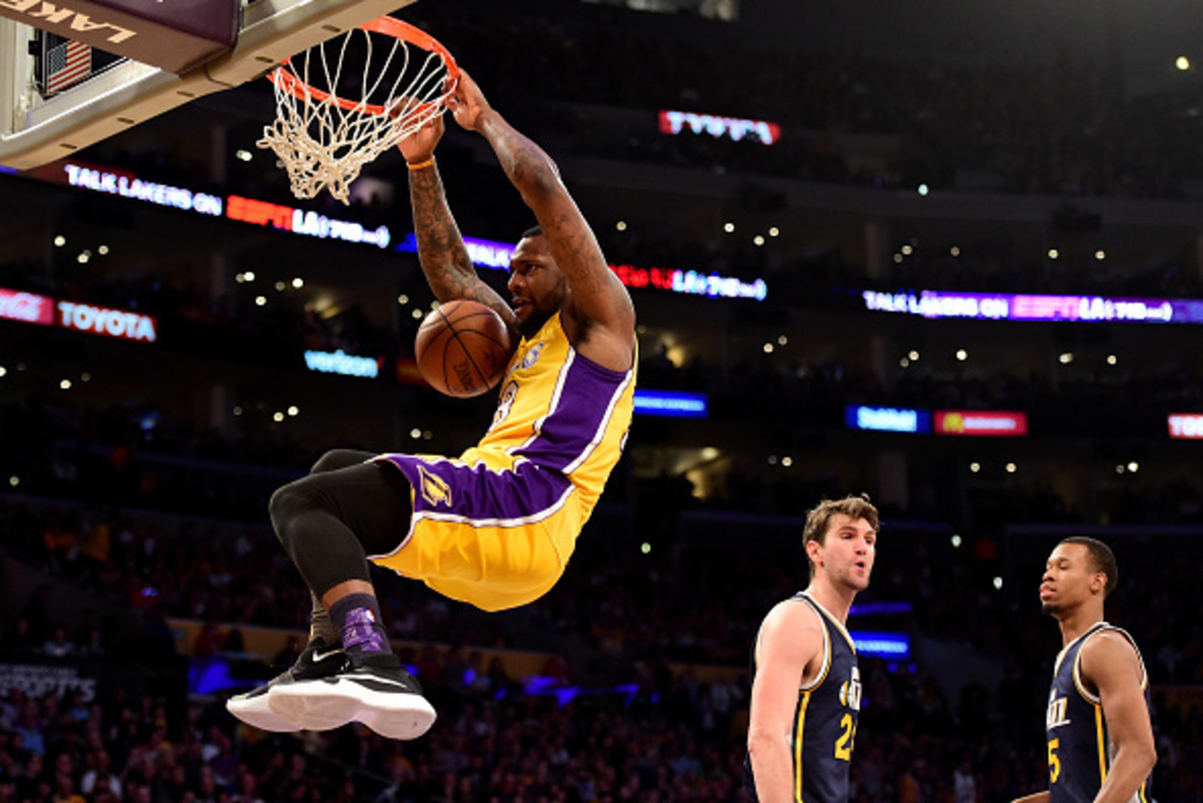 LOS ANGELES, CA - APRIL 13:  Tarik Black #28 of the Los Angeles Lakers dunks the ball in the second half against the Utah Jazz at Staples Center on April 13, 2016 in Los Angeles, California. NOTE TO USER: User expressly acknowledges and agrees that, by do