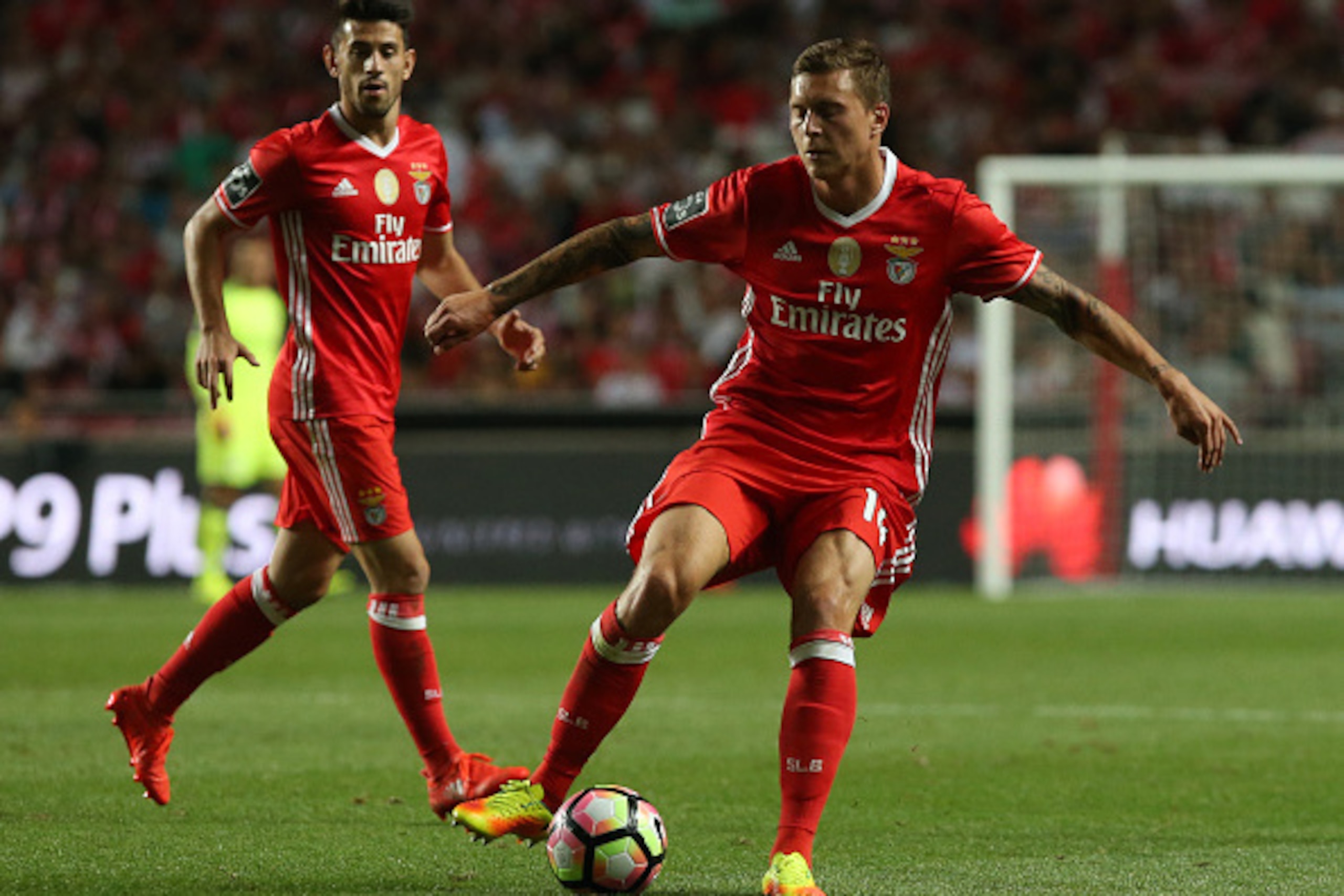 LISBON, PORTUGAL - SEPTEMBER 19: SL Benfica's defender from Sweden Victor Lindelof in action during the Primeira Liga match between SL Benfica and SC Braga at Estadio da Luz on September 19, 2016 in Lisbon, Portugal.  (Photo by Gualter Fatia/Getty Images)