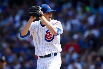 CHICAGO, IL - SEPTEMBER 18:  Kyle Hendricks #28 of the Chicago Cubs pitches in the first inning against the Milwaukee Brewers at Wrigley Field on September 18, 2016 in Chicago, Illinois. (Photo by Dylan Buell/Getty Images)