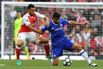 Arsenal's French midfielder Francis Coquelin (L) tackles Chelsea's Brazilian-born Spanish striker Diego Costa (R) during the English Premier League football match between Arsenal and Chelsea at the Emirates Stadium in London on September 24, 2016.  / AFP 