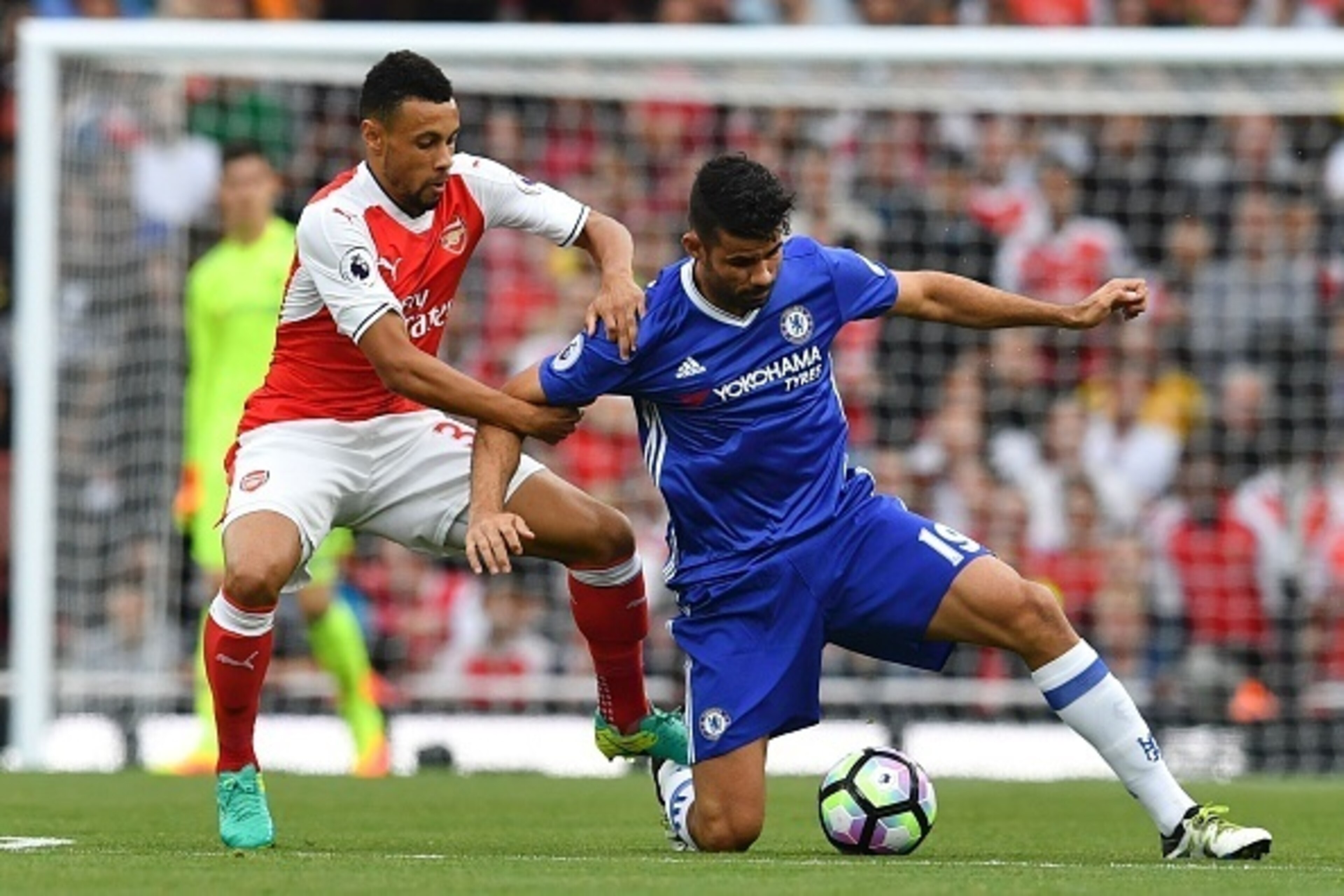 Arsenal's French midfielder Francis Coquelin (L) tackles Chelsea's Brazilian-born Spanish striker Diego Costa (R) during the English Premier League football match between Arsenal and Chelsea at the Emirates Stadium in London on September 24, 2016. / AFP Arsenal's French midfielder Francis Coquelin (L) tackles Chelsea's Brazilian-born Spanish striker Diego Costa (R) during the English Premier League football match between Arsenal and Chelsea at the Emirates Stadium in London on September 24, 2016. / AFP