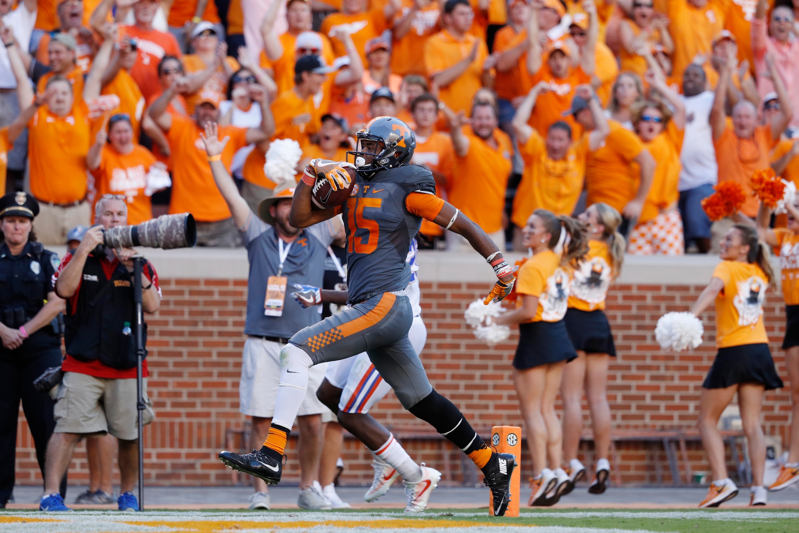 KNOXVILLE, TN - SEPTEMBER 24: Jauan Jennings #15 of the Tennessee Volunteers runs into the end zone with a 67-yard touchdown reception against the Florida Gators in the fourth quarter at Neyland Stadium on September 24, 2016 in Knoxville, Tennessee. Tenne