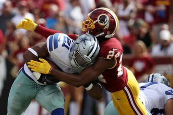 LANDOVER, MD - SEPTEMBER 18: Running back Ezekiel Elliott #21 of the Dallas Cowboys carries the ball against cornerback Josh Norman #24 of the Washington Redskins in the third quarter at FedExField on September 18, 2016 in Landover, Maryland. (Photo by Ro