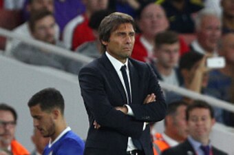 LONDON, ENGLAND - SEPTEMBER 24:  Antonio Conte, Manager of Chelsea looks on during the Premier League match between Arsenal and Chelsea at the Emirates Stadium on September 24, 2016 in London, England.  (Photo by Paul Gilham/Getty Images)