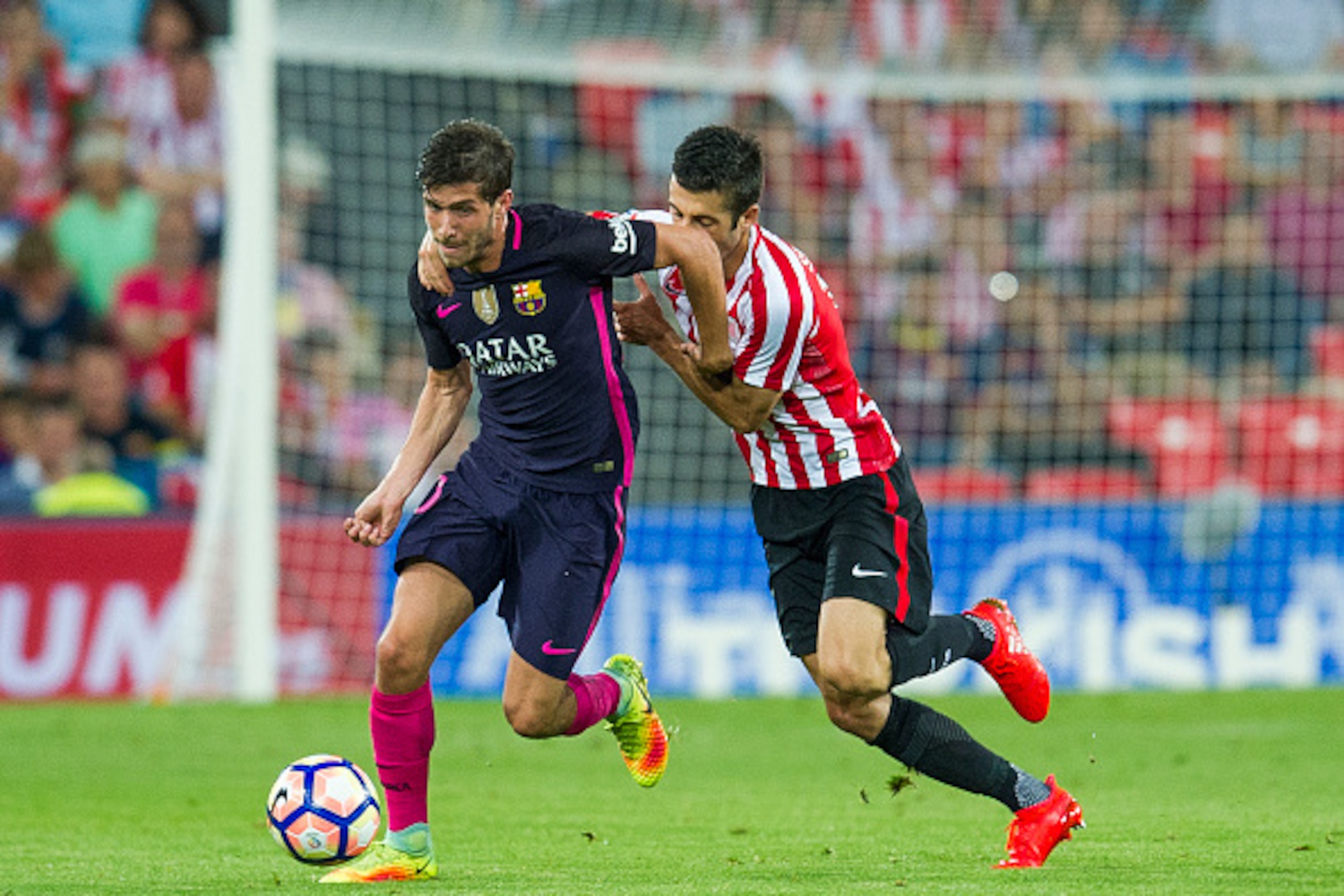 BILBAO, SPAIN - AUGUST 28:  Sergi Roberto of FC Barcelona competes for the ball with Markel Susaeta of Athletic Club  during the La Liga match between Athletic Club Bilbao and FC Barcelona at San Mames Stadium on August 28, 2016 in Bilbao, Spain.  (Photo 