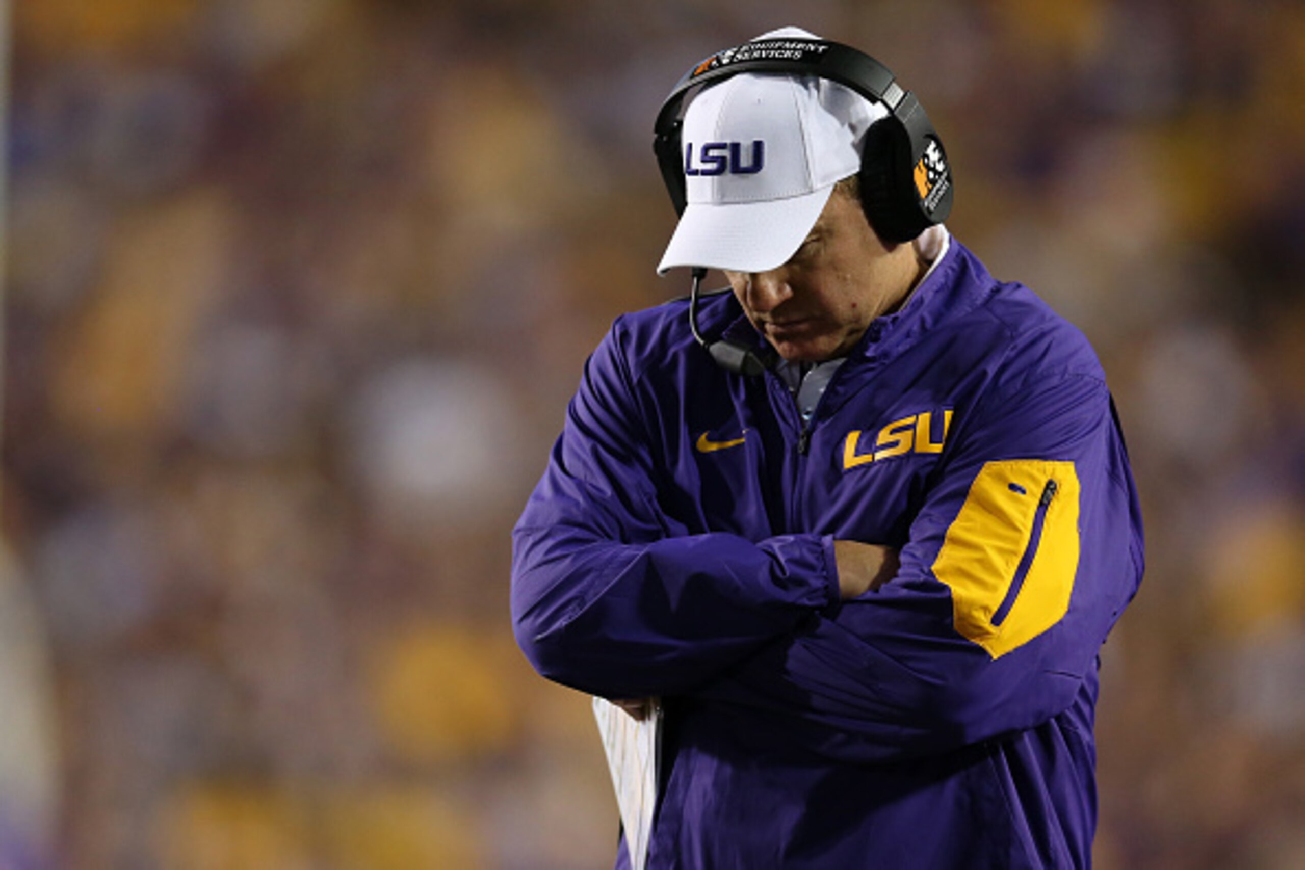 BATON ROUGE, LA - NOVEMBER 28:  Head coach Les Miles of the LSU Tigers look on during the game against the Texas A&M Aggies at Tiger Stadium on November 28, 2015 in Baton Rouge, Louisiana.  (Photo by Chris Graythen/Getty Images)