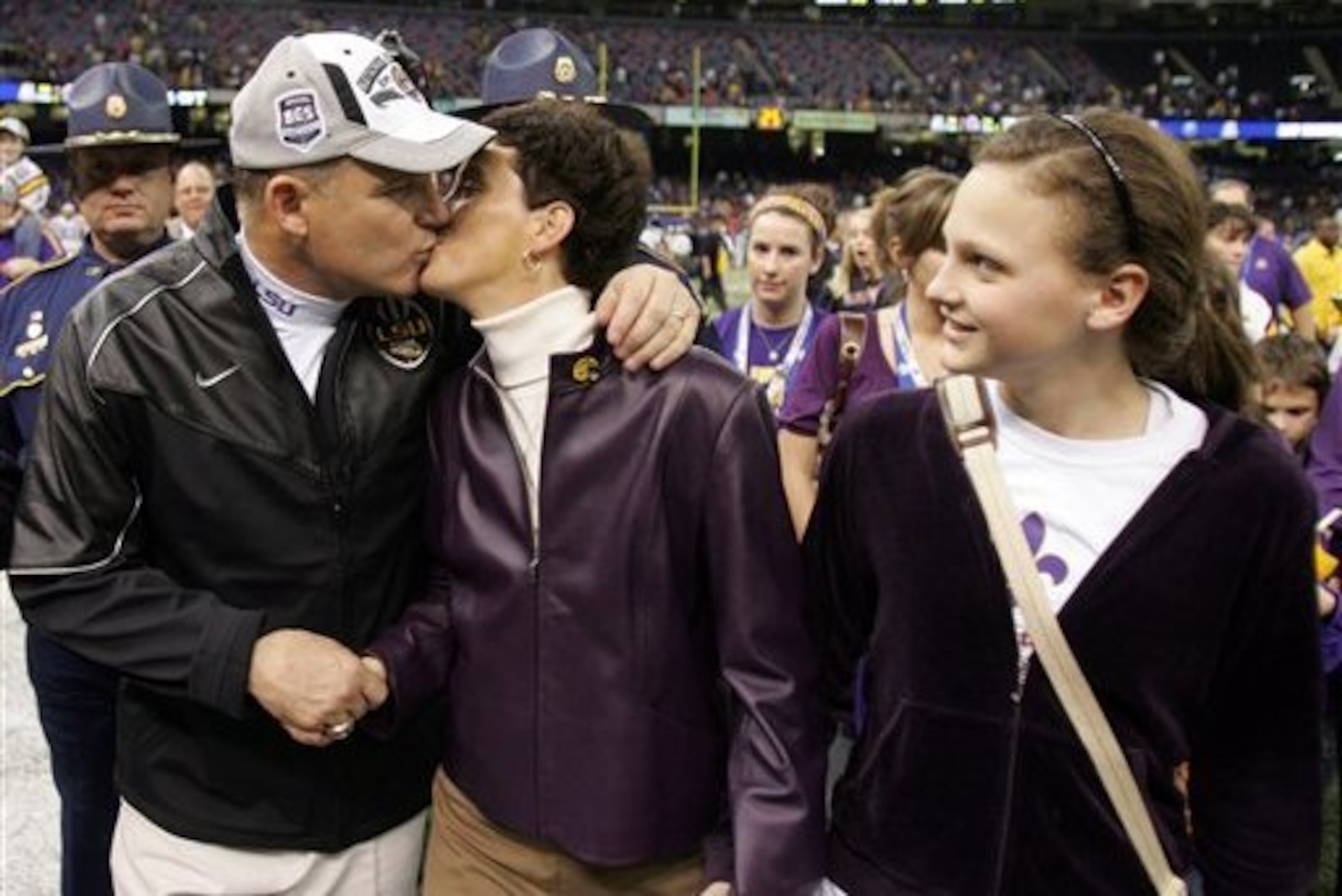 Les Miles greets wife Kathy and daughter Smacker after the BCS Championship Game in 2008.