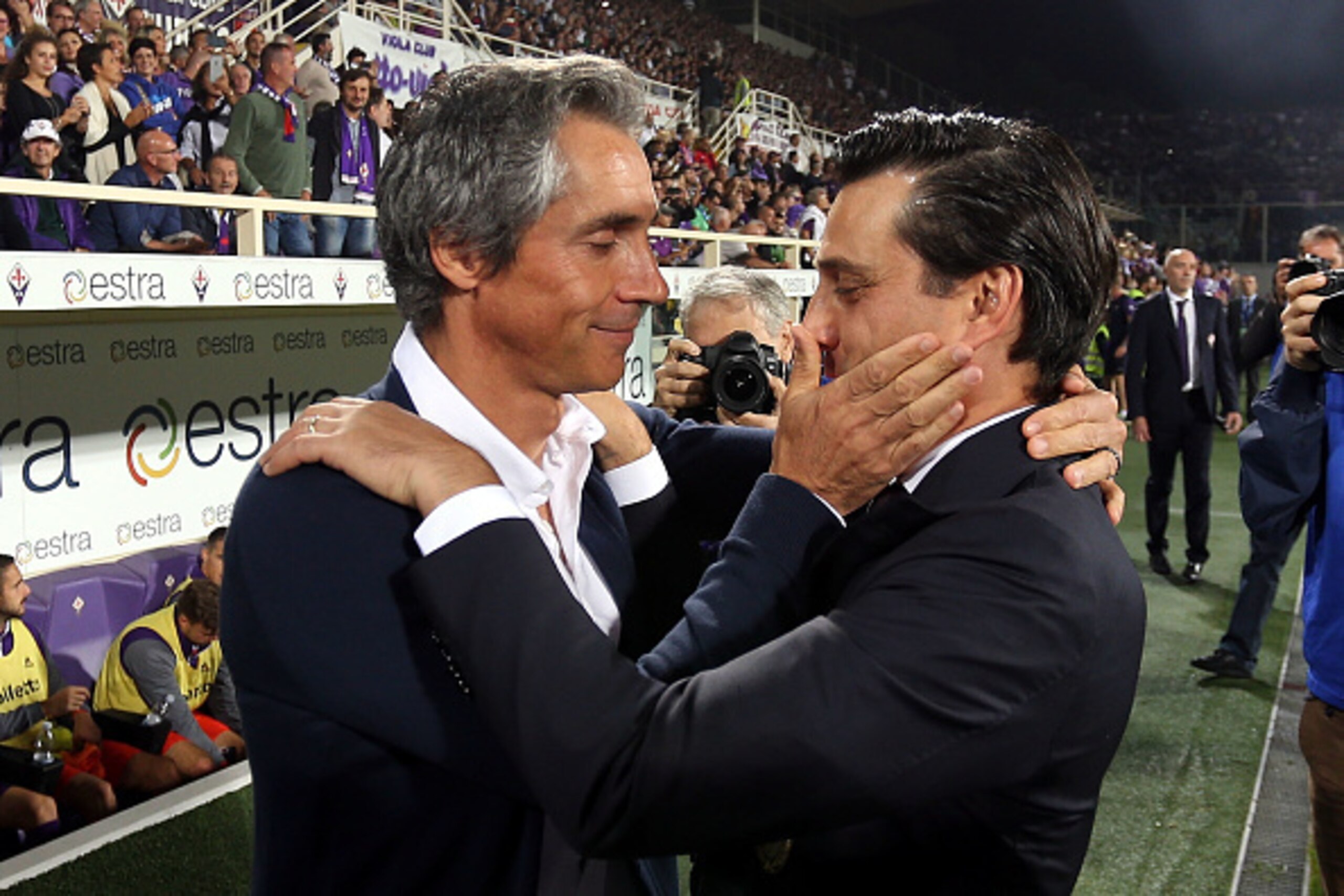 FLORENCE, ITALY - SEPTEMBER 25: Paulo Sousa manager of ACF Fiorentina and Vincenzo Montella manager of AC Milan during the Serie A match between ACF Fiorentina and AC Milan at Stadio Artemio Franchi on September 25, 2016 in Florence, Italy. (Photo by Gab FLORENCE, ITALY - SEPTEMBER 25: Paulo Sousa manager of ACF Fiorentina and Vincenzo Montella manager of AC Milan during the Serie A match between ACF Fiorentina and AC Milan at Stadio Artemio Franchi on September 25, 2016 in Florence, Italy. (Photo by Gab