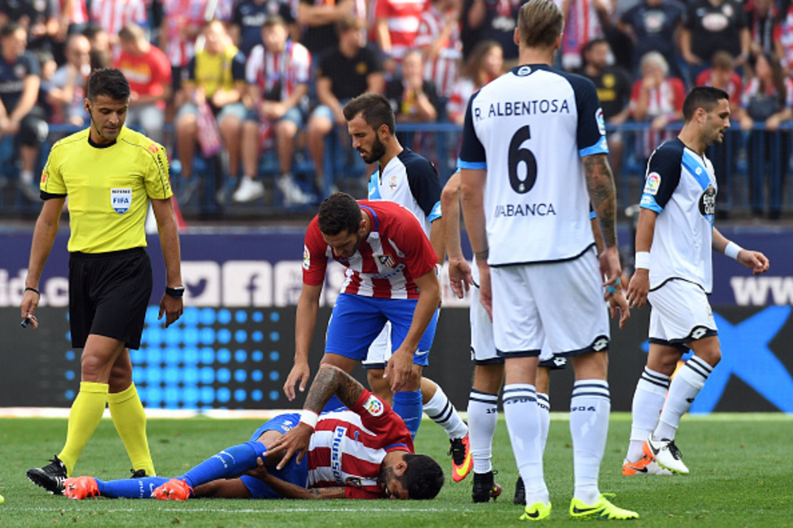 Atletico Madrid's Argentinian midfielder Augusto Fernandez lies on the ground after resulting injured during the Spanish league football match Atletico de Madrid vs RC Deportivo at the Vicente Calderon stadium in Madrid on September 25, 2016. / AFP / GERA Atletico Madrid's Argentinian midfielder Augusto Fernandez lies on the ground after resulting injured during the Spanish league football match Atletico de Madrid vs RC Deportivo at the Vicente Calderon stadium in Madrid on September 25, 2016. / AFP / GERA