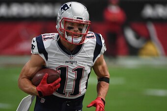 GLENDALE, AZ - SEPTEMBER 11:  Wide receiver Julian Edelman #11 of the New England Patriots warms up prior to the NFL game against the Arizona Cardinalsat University of Phoenix Stadium on September 11, 2016 in Glendale, Arizona.  (Photo by Ethan Miller/Get