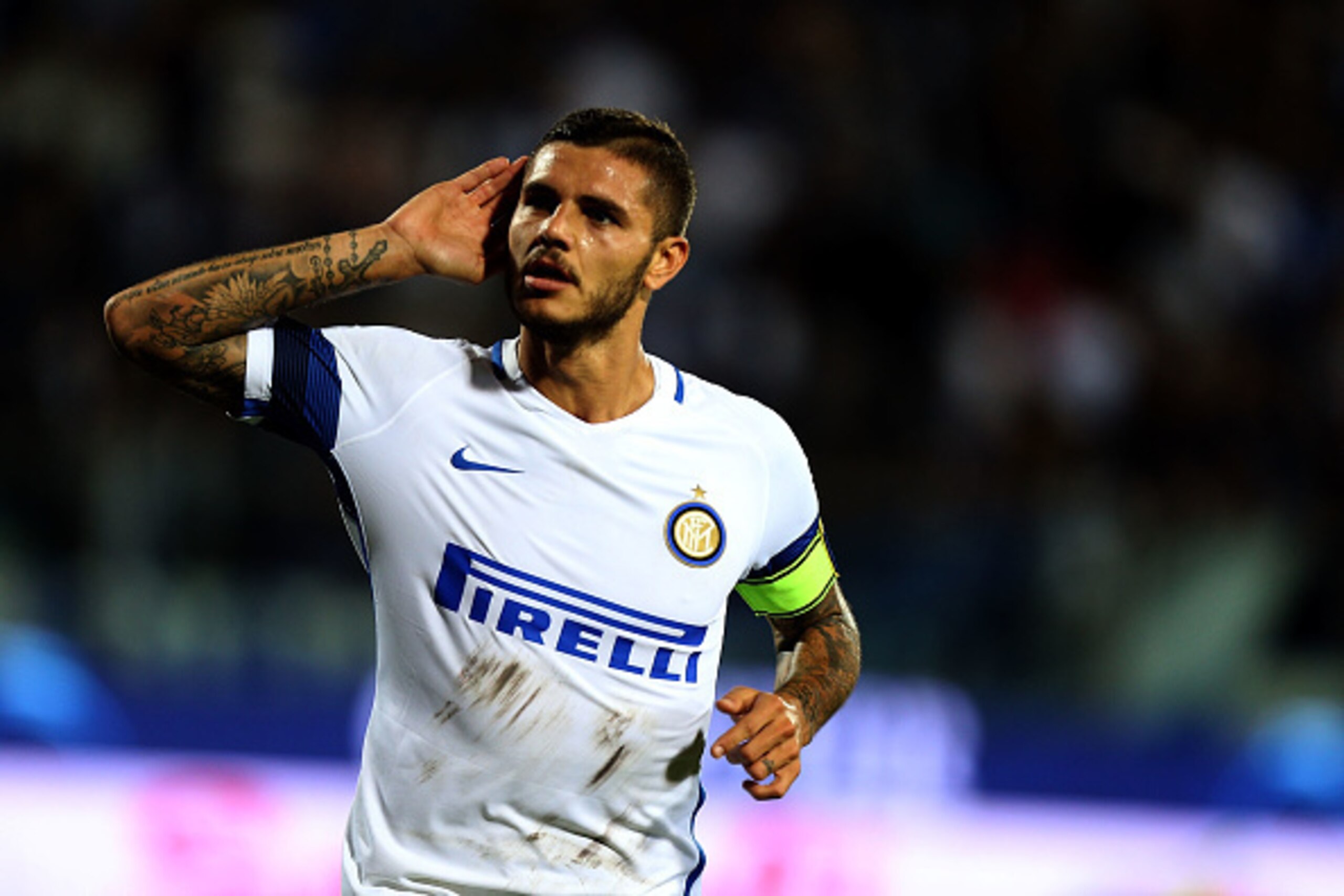 EMPOLI, ITALY - SEPTEMBER 21: Mauro Icardi of FC Internazionale celebrates after scoring a goal during the Serie A match between Empoli FC and FC Internazionale at Stadio Carlo Castellani on September 21, 2016 in Empoli, Italy.  (Photo by Gabriele Maltint