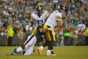 PHILADELPHIA, PA - SEPTEMBER 25:  Quarterback  Ben Roethlisberger #7 of the Pittsburgh Steelers is sacked by  Brandon Graham #55 of the Philadelphia Eagles in the fourth quarter at Lincoln Financial Field on September 25, 2016 in Philadelphia, Pennsylvani