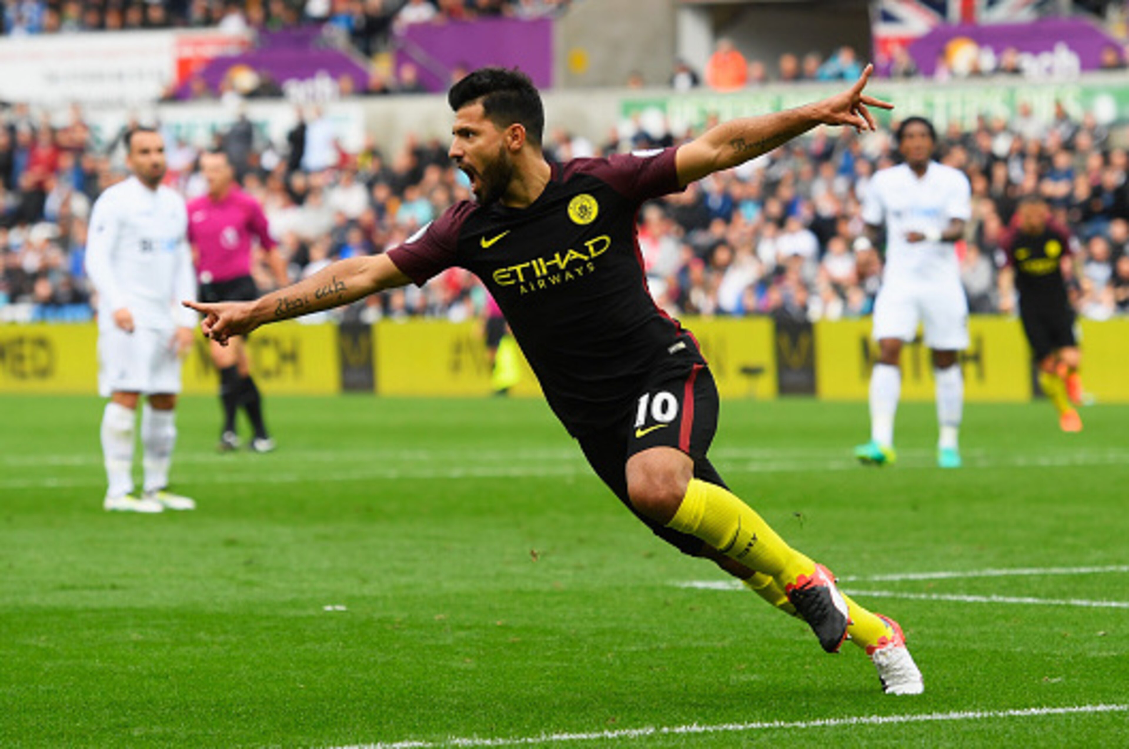 SWANSEA, WALES - SEPTEMBER 24:  Sergio Aguero of Manchester City celebrates scoring his sides first goal  during the Premier League match between Swansea City and Manchester City at the Liberty Stadium on September 24, 2016 in Swansea, Wales.  (Photo by S