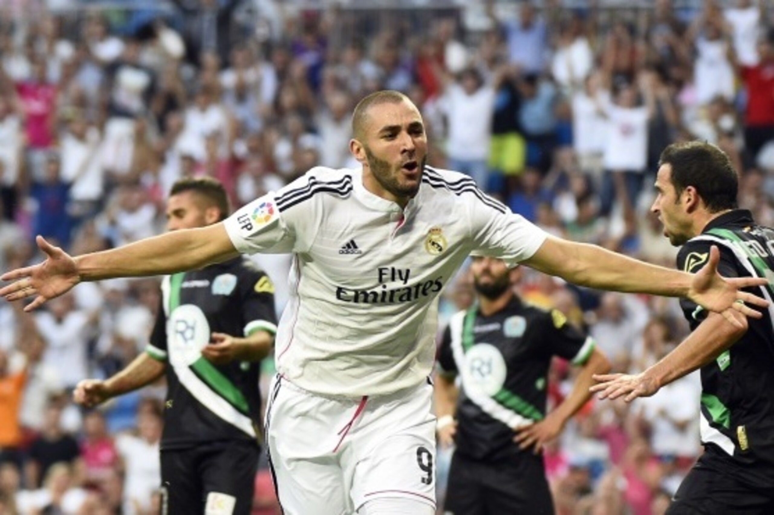 Real Madrid's French forward Karim Benzema celebrates after scoring during the Spanish league football match Real Madrid CF vs Cordoba CF at the Santiago Bernabeu stadium in Madrid on August 25, 2014.   AFP PHOTO/ GERARD JULIEN        (Photo credit should