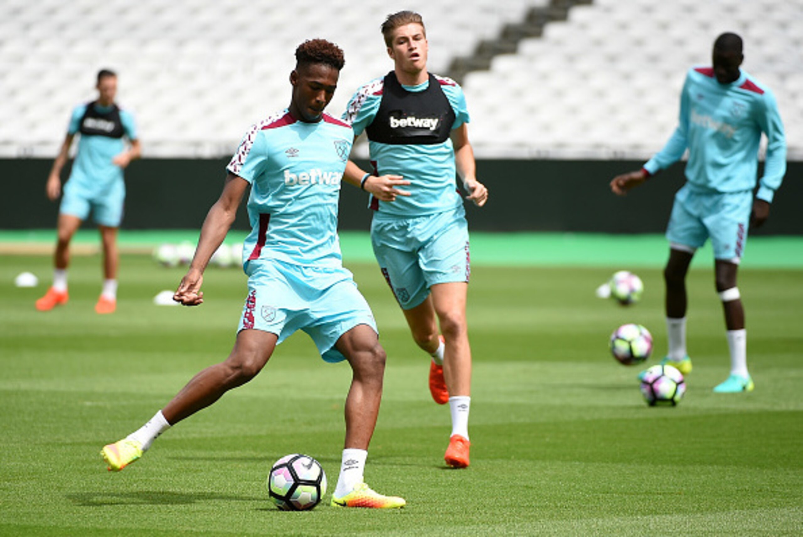 LONDON, ENGLAND - AUGUST 03:  Reece Oxford of West Ham United in action during the West Ham United training session at London Stadium in Queen Elizabeth Olympic Park on August 3, 2016 in London, England. (Photo by Tom Dulat/Getty Images).  (Photo by Tom D