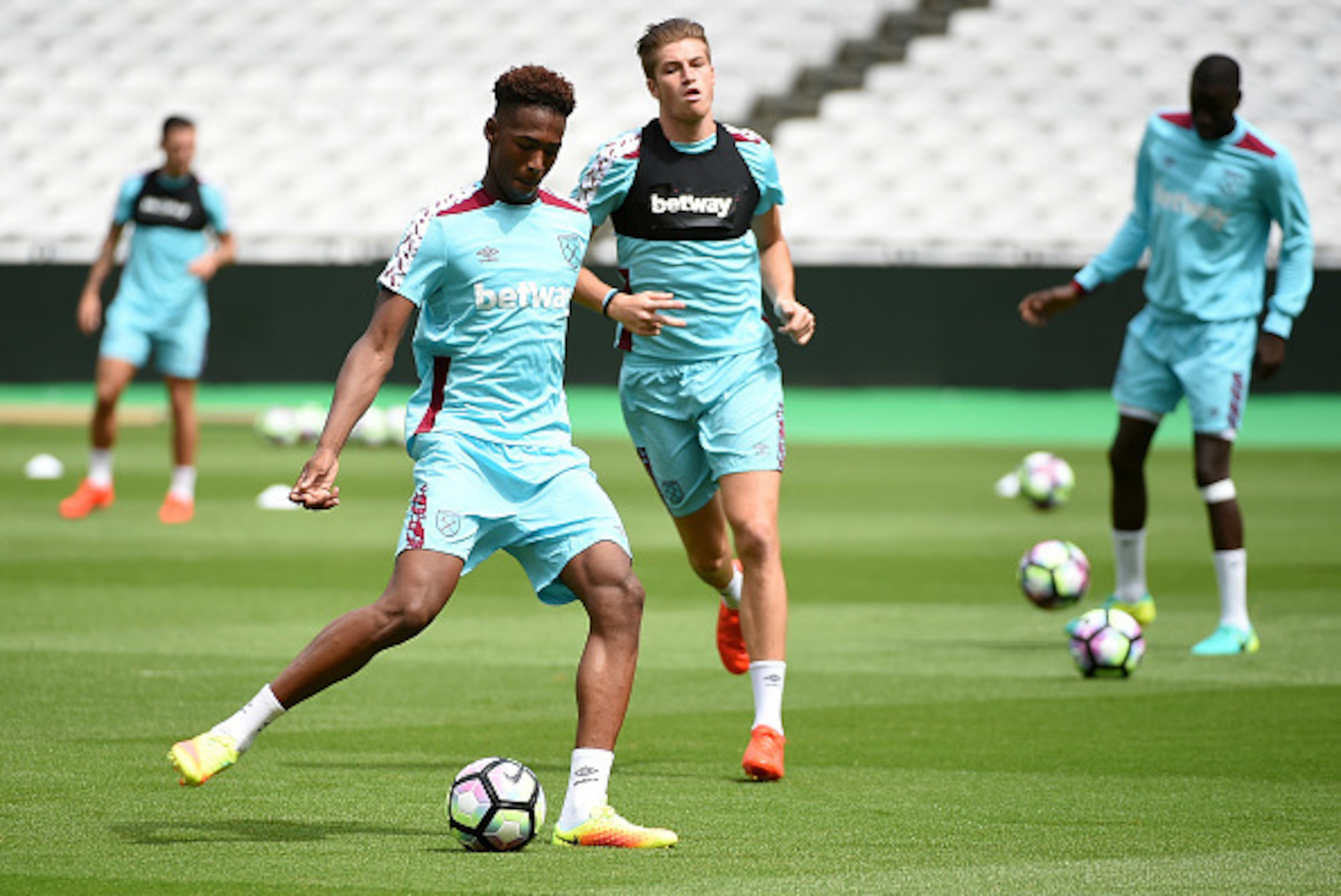 LONDON, ENGLAND - AUGUST 03:  Reece Oxford of West Ham United in action during the West Ham United training session at London Stadium in Queen Elizabeth Olympic Park on August 3, 2016 in London, England. (Photo by Tom Dulat/Getty Images).  (Photo by Tom D