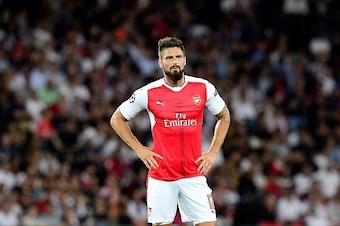 Arsenal's French striker Olivier Giroud reacts during the UEFA Champions League Group A football match between Paris-Saint-Germain vs Arsenal FC, on September 13, 2016 at the Parc des Princes stadium in Paris.  / AFP / FRANCK FIFE        (Photo credit sho