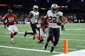 NEW ORLEANS, LA - SEPTEMBER 26:  Mark Ingram #22 of the New Orleans Saints scores on a two point conversion against the Atlanta Falcons at the Mercedes-Benz Superdome on September 26, 2016 in New Orleans, Louisiana.  (Photo by Chris Graythen/Getty Images)