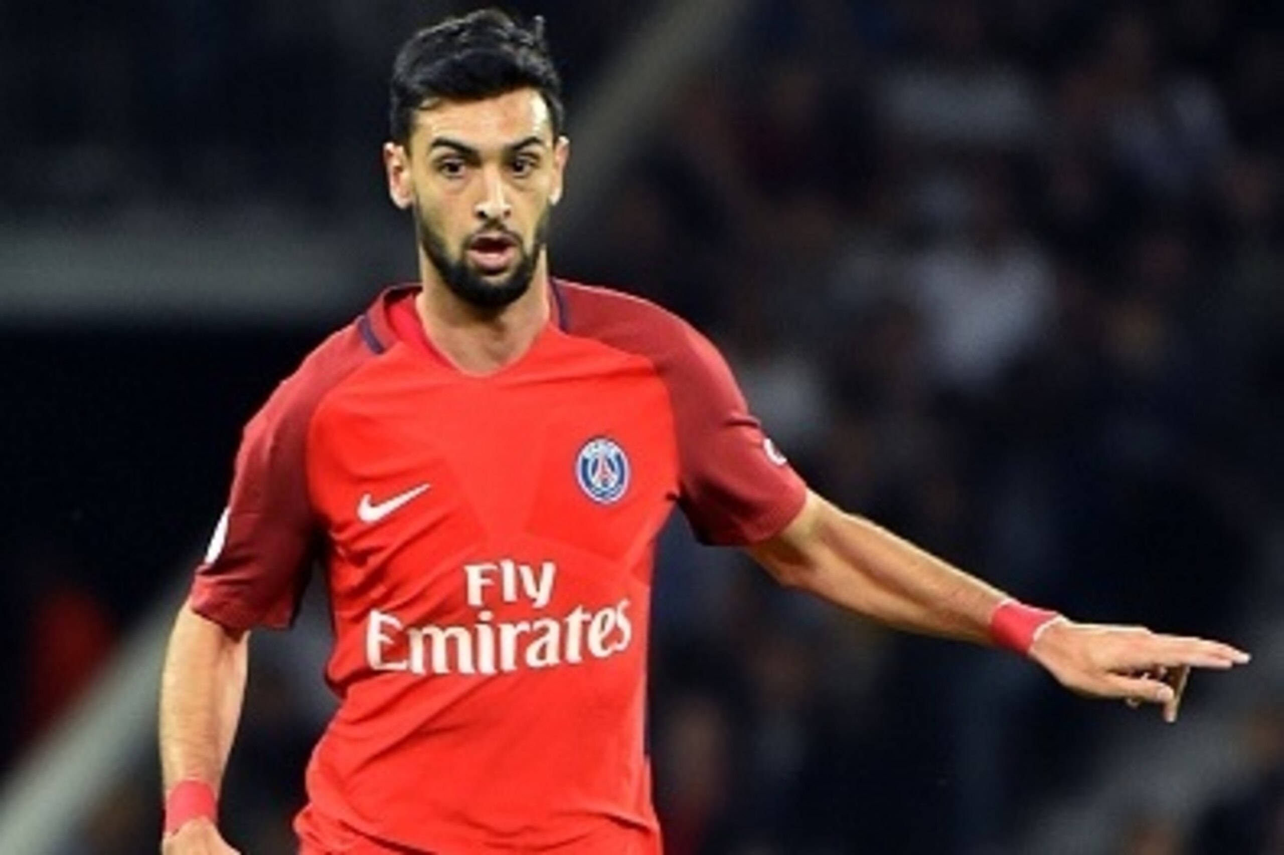 Paris Saint-Germain's Argentinian mildfielder Javier Pastore runs with the ball during the French L1 football match Toulouse (TFC) vs Paris Saint-Germain (PSG) on September 23, 2016 at the Municipal stadium in Toulouse.  / AFP / Rémy GABALDA        (Photo