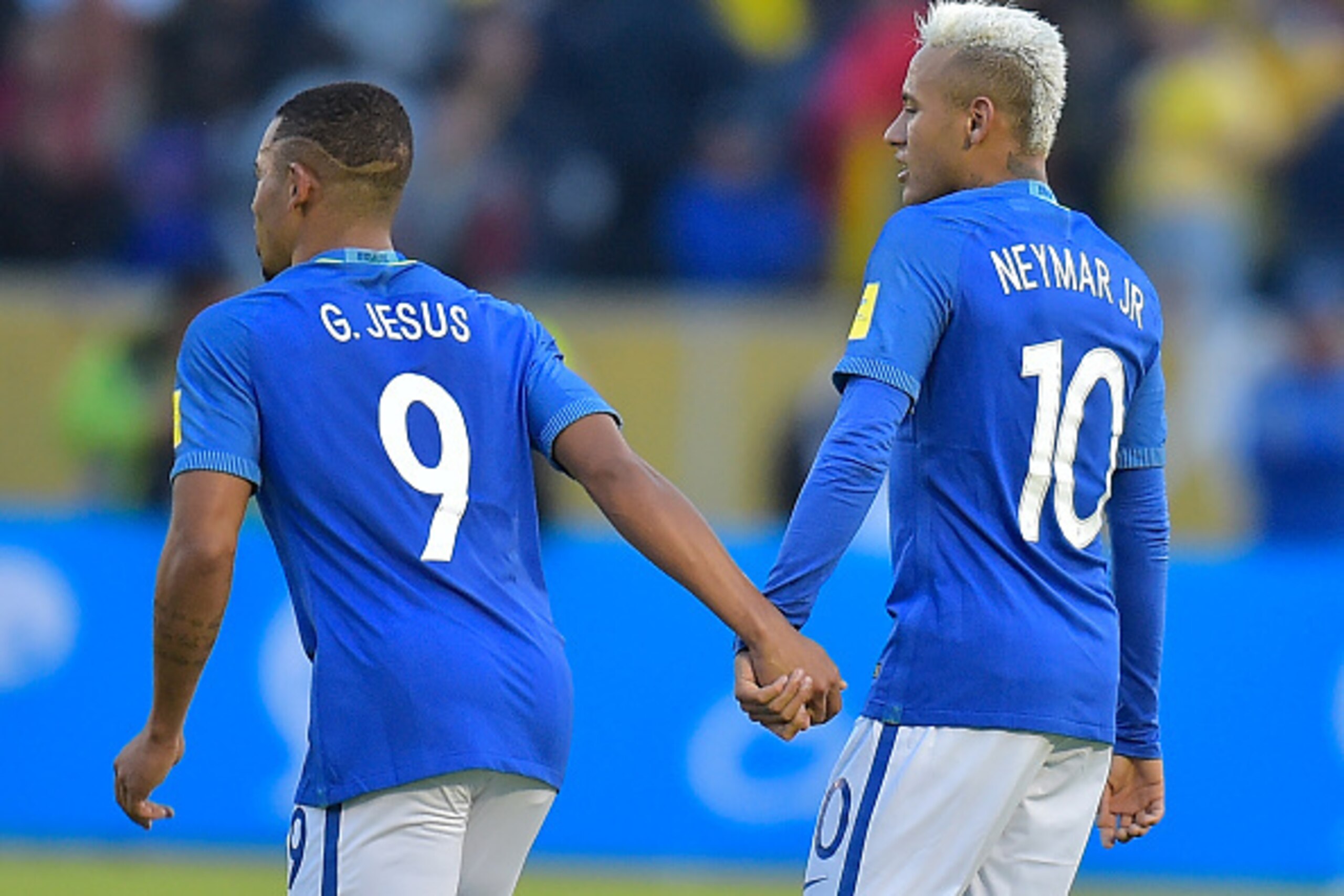 Brazil's Gabriel Jesus (L) celebrates with Neymar Jr after scoring against Ecuador during their 2018 FIFA World Cup qualifying football match between Ecuador and Brazil at the Atahualpa stadium in Quito, on September 1, 2016. / AFP / RODRIGO BUENDIA      