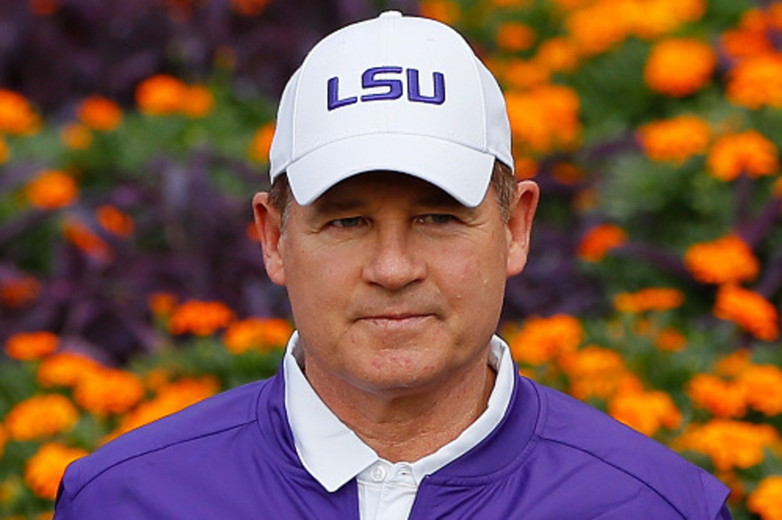 AUBURN, AL - SEPTEMBER 24:  Head coach Les Miles of the LSU Tigers leads his team onto the field to face the Auburn Tigers at Jordan-Hare Stadium on September 24, 2016 in Auburn, Alabama.  (Photo by Kevin C. Cox/Getty Images)