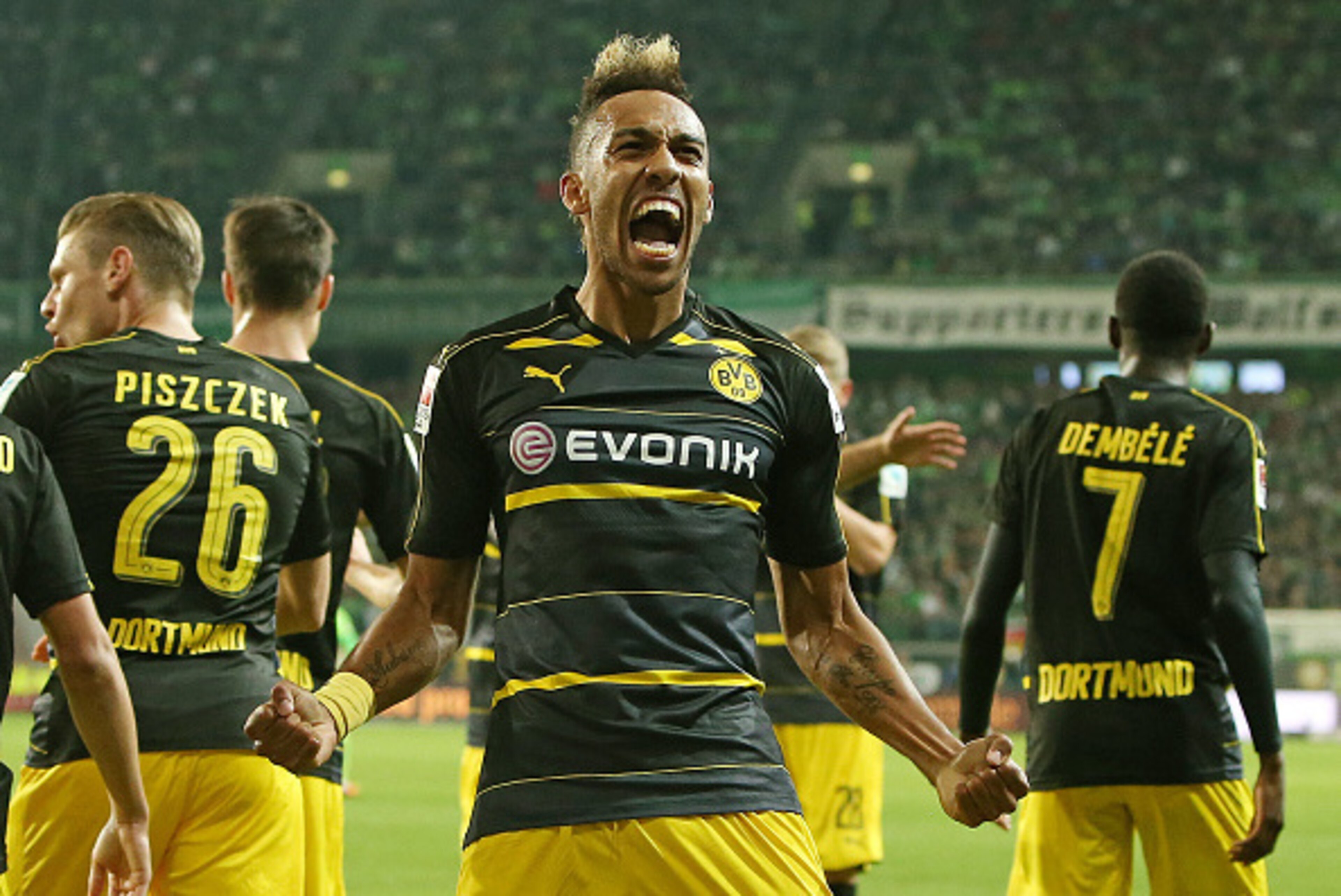 Wolfsburg, Germany 20.09.2016, 1.Bundesliga 4. Spieltag, VfL Wolfsburg - BV Borussia Dortmund, Jubel Torschuetze Pierre-Emerick Aubameyang (mi., Dortmund) zum Tor zum 0:2'n (Photo by TF-Images/Getty Images)