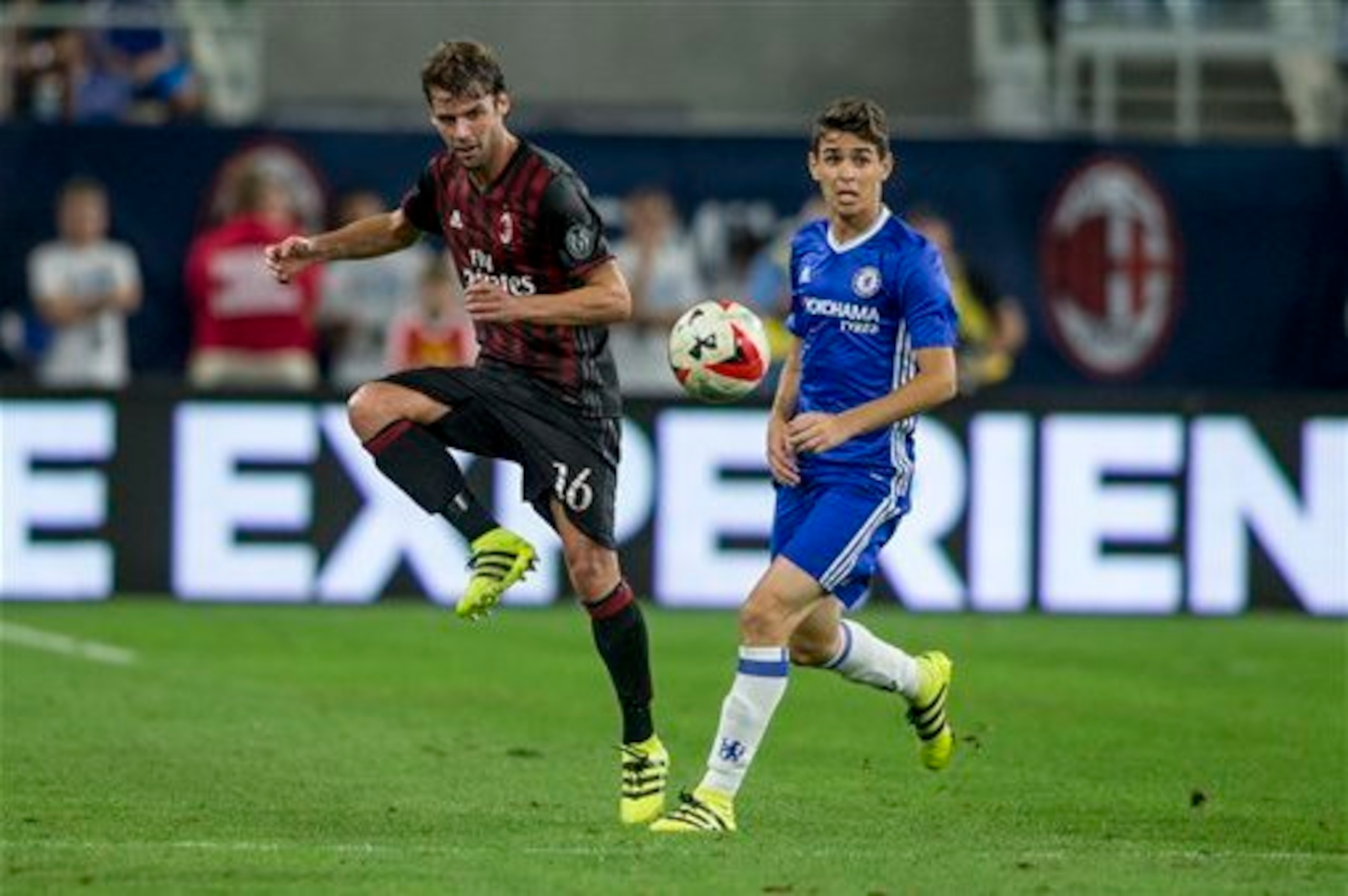 AC Milan are reportedly ready to spend big on Oscar.