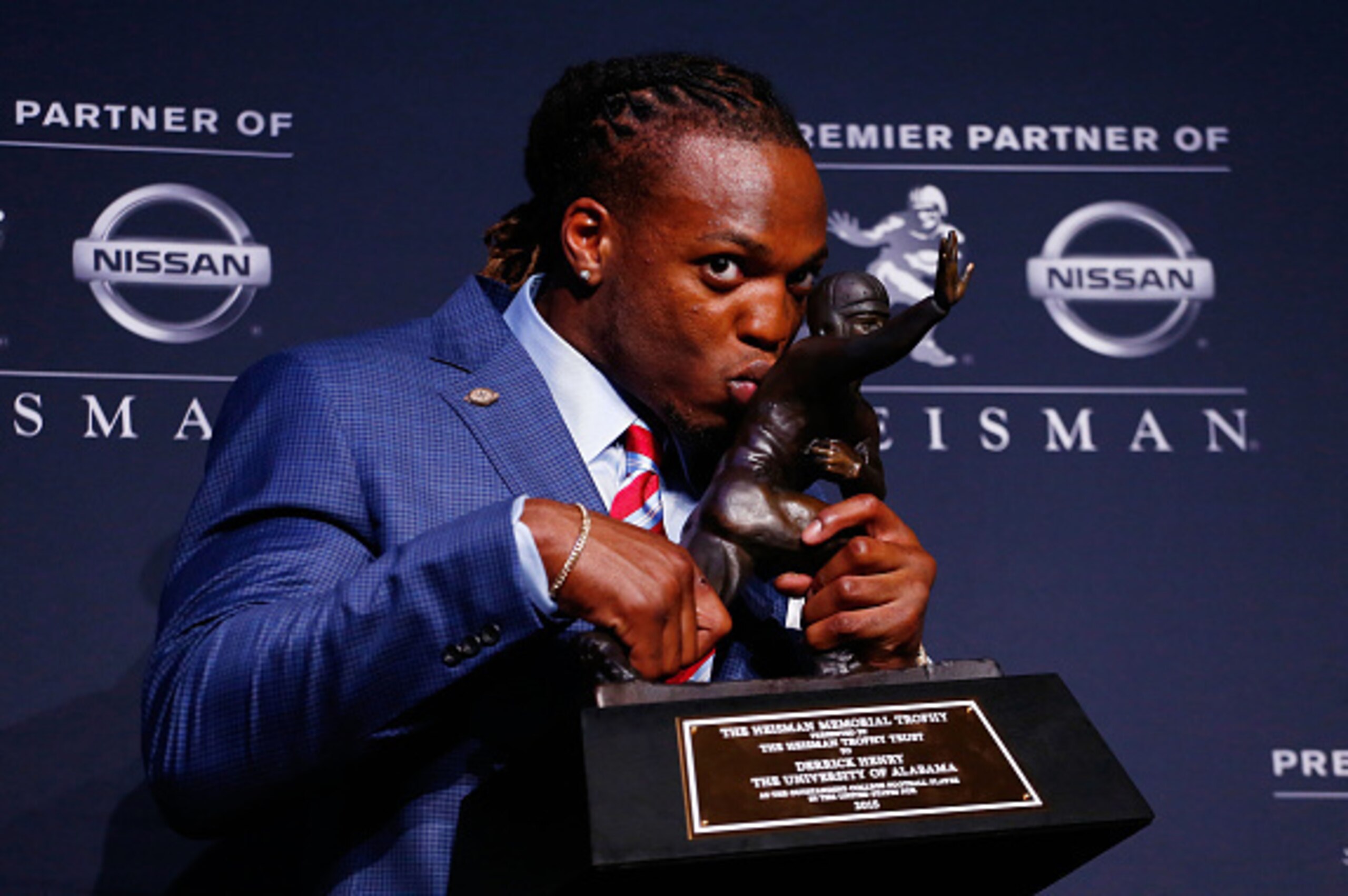 NEW YORK, NY - DECEMBER 12:  Running back Derrick Henry of the Alabama Crimson Tide kisses the Heisman Trophy during a press conference after being named the 81st Heisman Memorial Trophy Award winner during the 2015 Heisman Trophy Presentation at the Marr