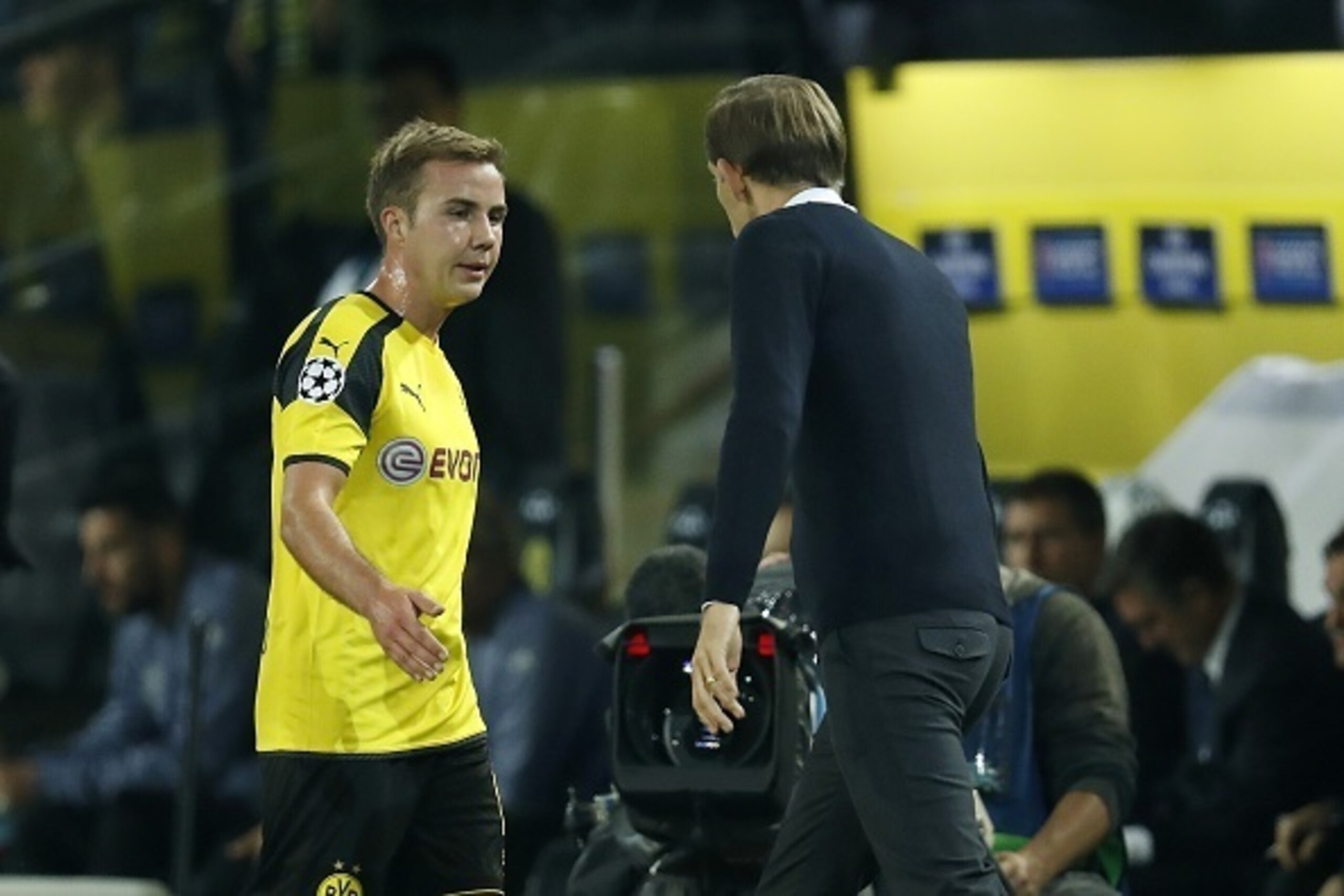 (L-R) Mario Gotze of Borussia Dortmund, coach Thomas Tuchel of Borussia Dortmund during the UEFA Champions League group F match between Borussia Dortmund and Real Madrid on September 27, 2016 at the Signal Iduna Park stadium in Dortmund, Germany.(Photo by