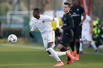 POISSY, FRANCE - MARCH 09:  Alec Georgen of PSG battles is beaten to the ball by Sadiq Umar of Roma during the UEFA Youth League Quarter-final match between Paris Saint Germain and AS Roma at Stade Georges-Lefevre on March 9, 2016 in Poissy, France.  (Pho