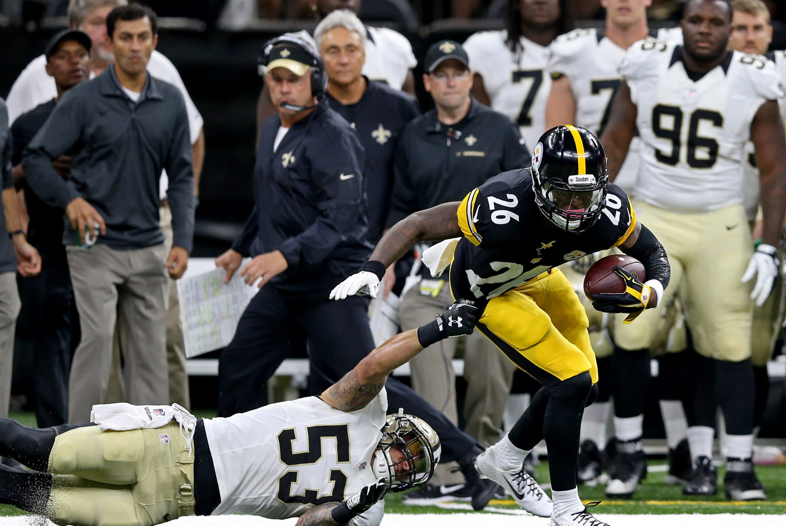 Aug 26, 2016; New Orleans, LA, USA; Pittsburgh Steelers running back Le'Veon Bell (26) runs away from New Orleans Saints linebacker James Laurinaitis (53) in the first quarter of the game at the Mercedes-Benz Superdome. Mandatory Credit: Chuck Cook-USA TO