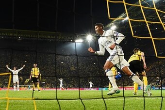 Real Madrid's French defender Raphael Varane (R) scores his side's second goal during the UEFA Champions League first leg football match between Borussia Dortmund and Real Madrid at BVB stadium in Dortmund, on September 27, 2016. / AFP / Odd ANDERSEN     