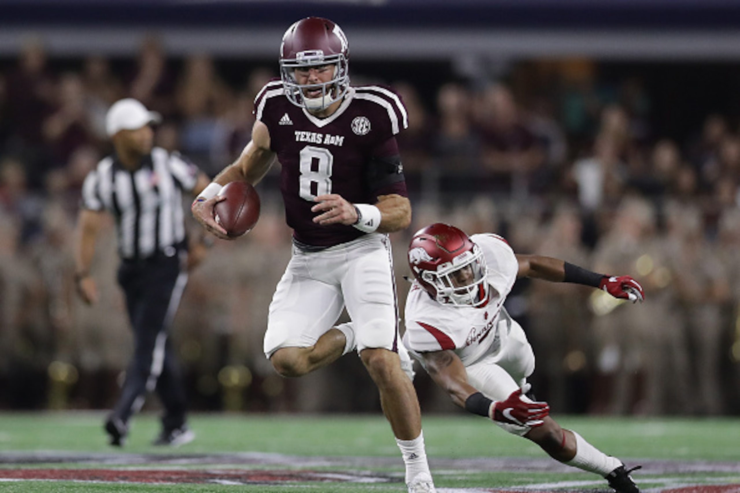 ARLINGTON, TX - SEPTEMBER 24:  Trevor Knight #8 of the Texas A&M Aggies runs the ball against the Arkansas Razorbacks in the second quarter at AT&T Stadium on September 24, 2016 in Arlington, Texas.  (Photo by Ronald Martinez/Getty Images)