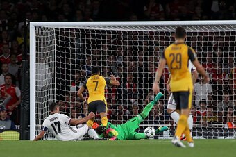 LONDON, ENGLAND - SEPTEMBER 28: Tomas Vaclik of Basel saves a shot from Alexis Sanchez of Arsenal during the Champions League match between Arsenal and FC Basel at The Emirates Stadium on September 28, 2016 in London, United Kingdom. (Photo by Mitchell Gu
